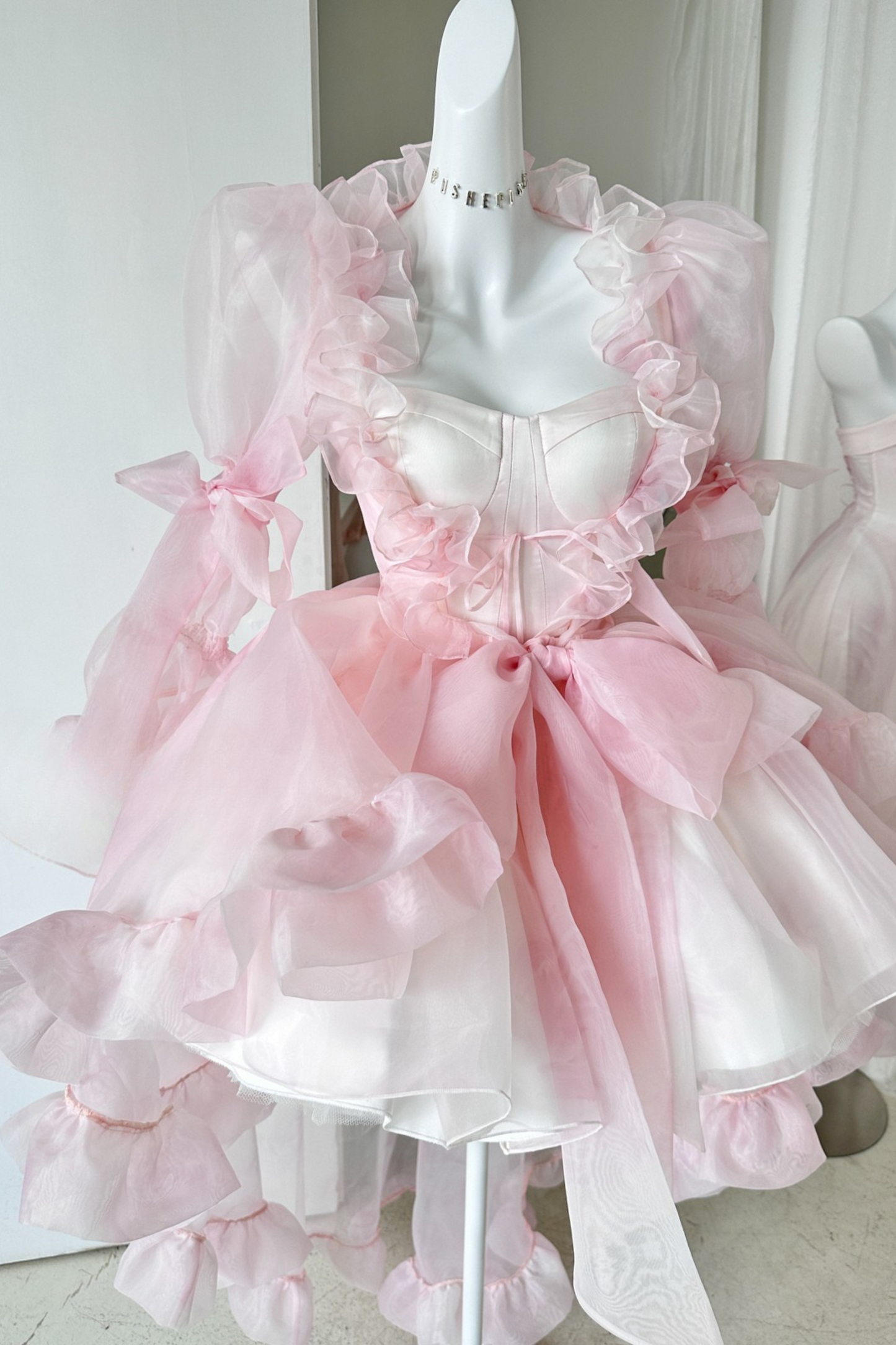 ライクハートローゼルフラワースピリットアローントレイリングコート