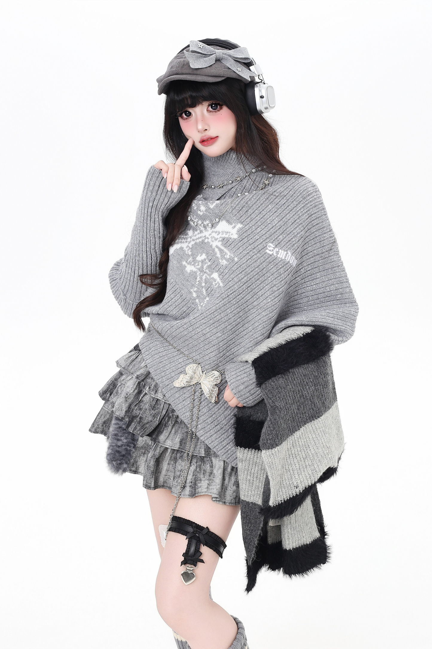 タートルネックルーズニット