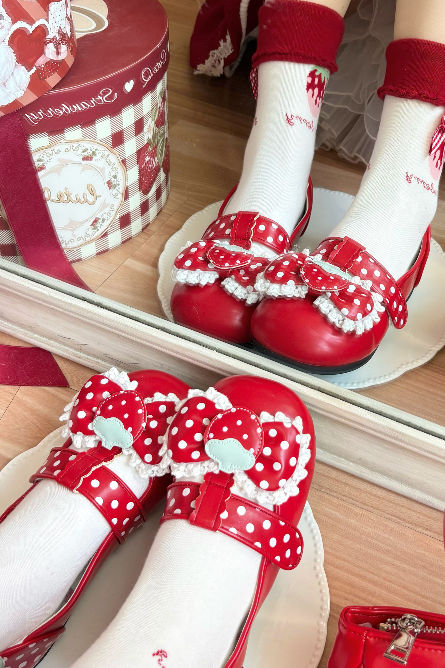 ストロベリーポルカドットフラットシューズ