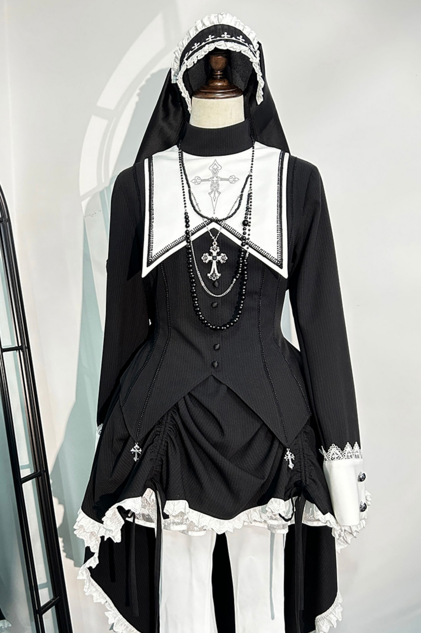 Sister gothic top + flared pants + hair accessories + necklace