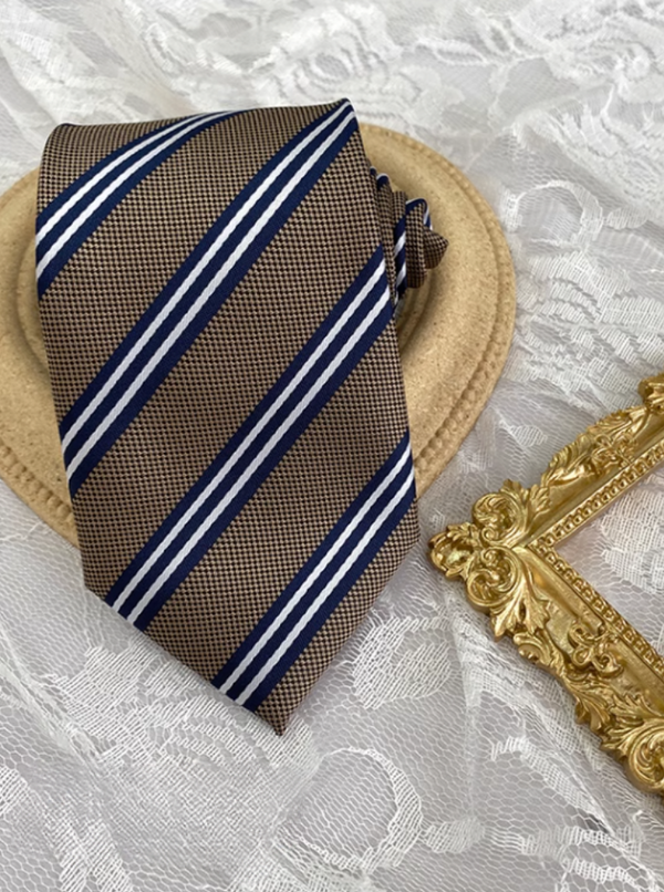 ストライプネクタイ