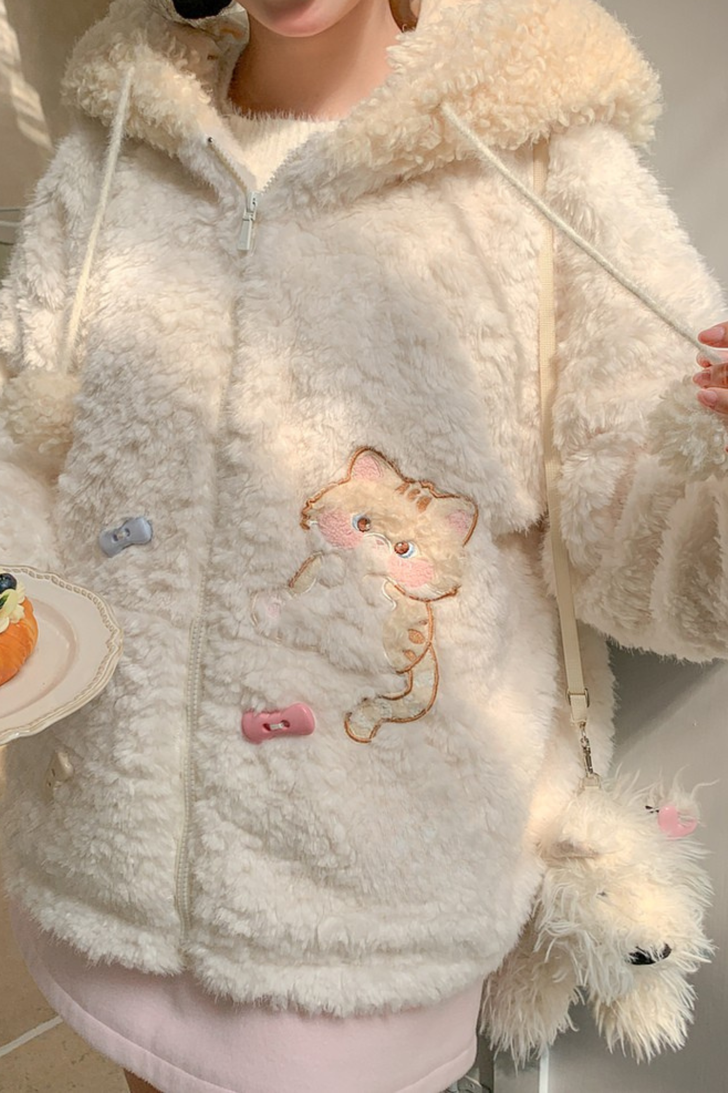 ホワイトファーキャットフードコート