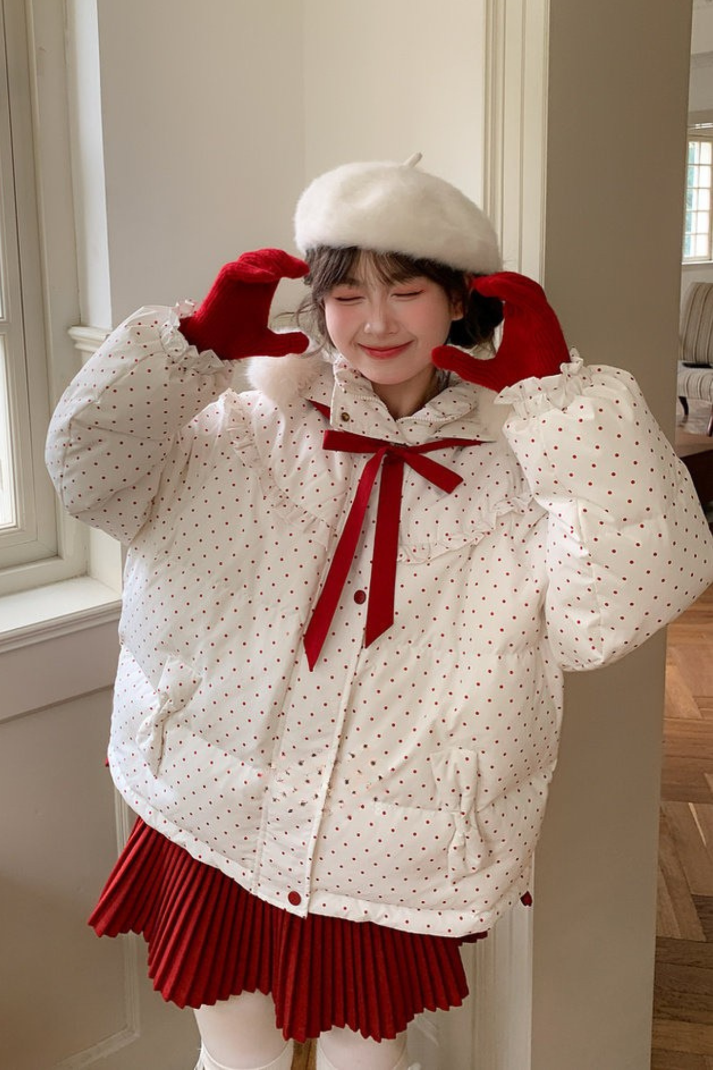 レッドドットリボンフードダウンジャケット