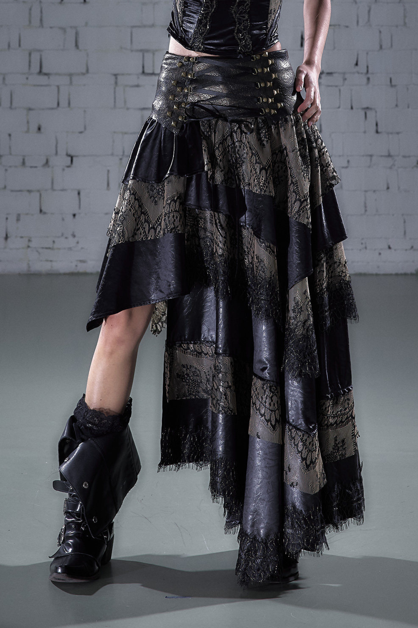 Mittelalterliches Spitzen-Patchwork-Rock