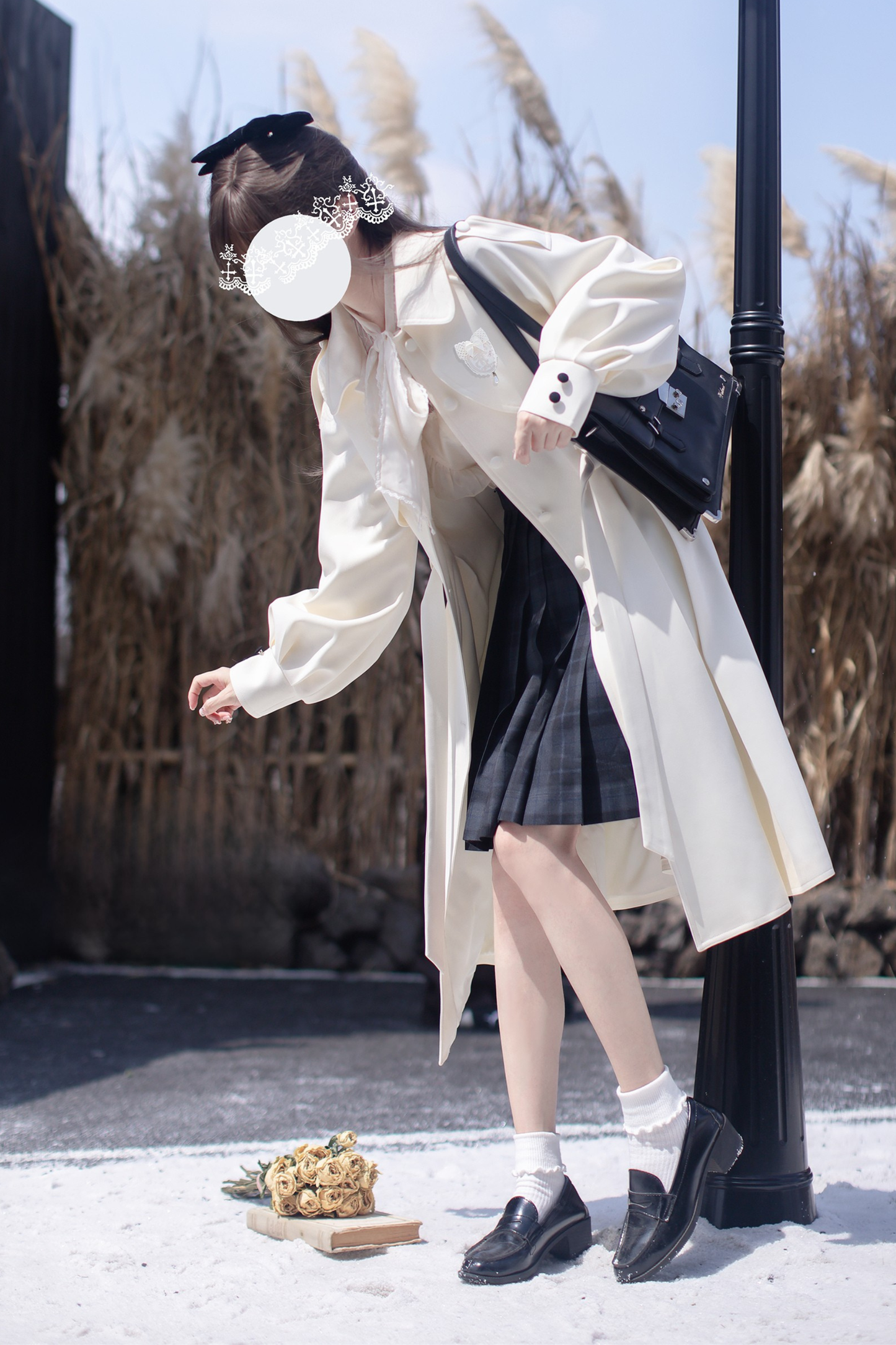 マントトレンチコート+シャツ+バッジ