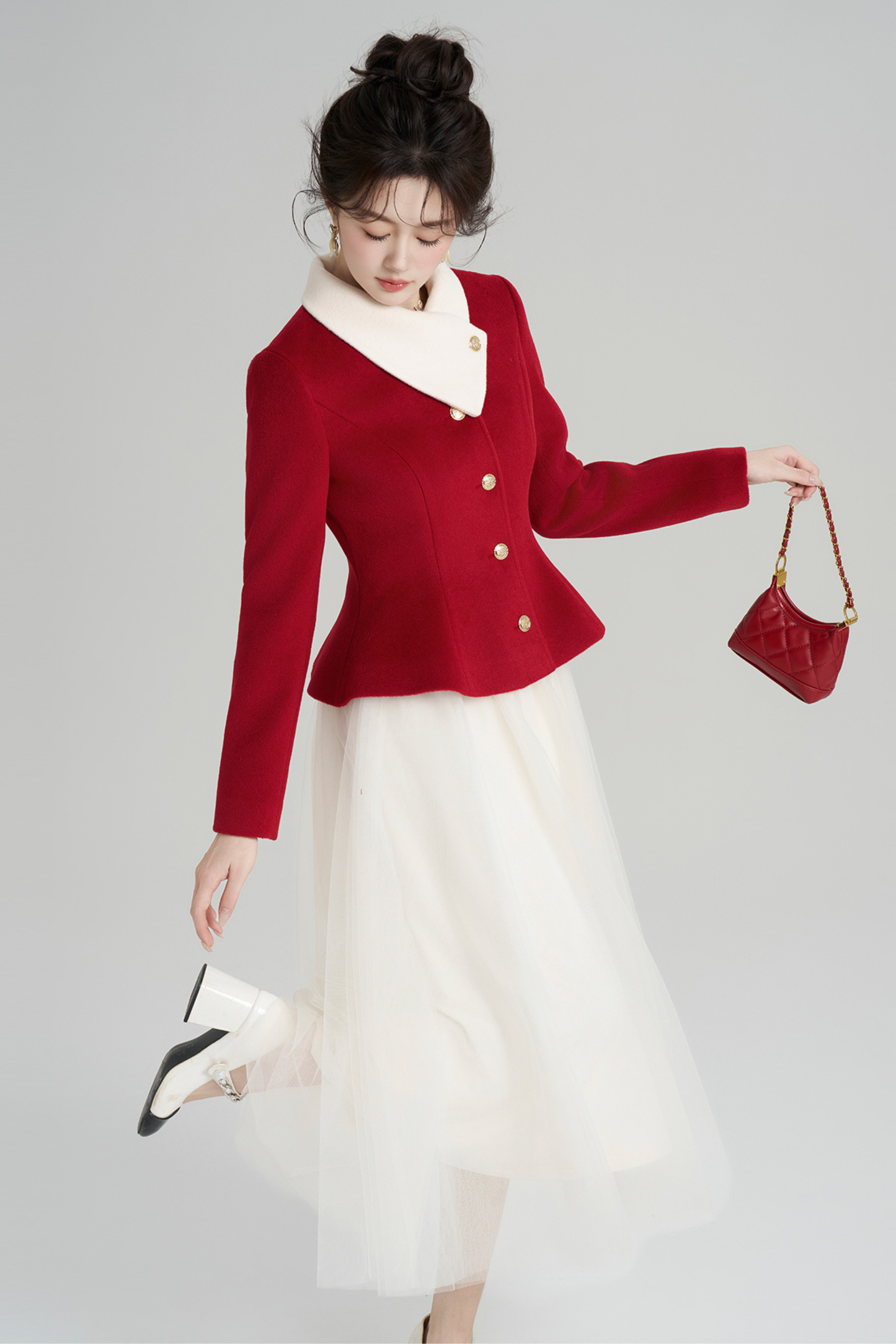 レッドウールンウエストシンチングコート+ロングドレス