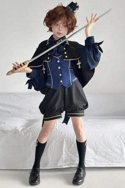 [Date limite de réservation : 13 septembre] Ensemble élégant prince bleu foncé/blanc en quatre pièces [chemise à volants, gilet, short, 4 rubans]