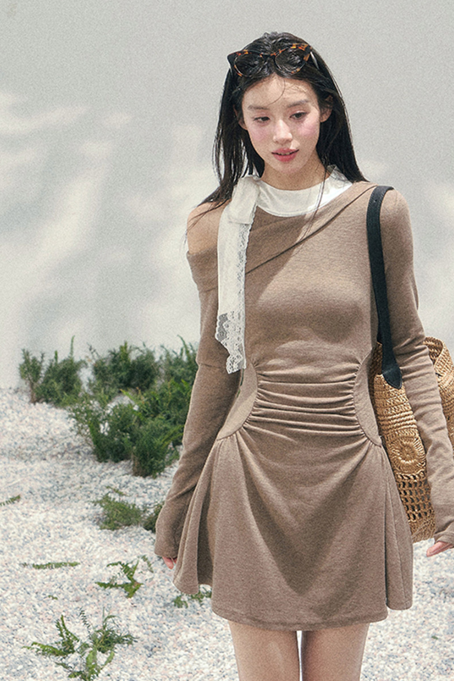 フレンチレースオフショルダードレス