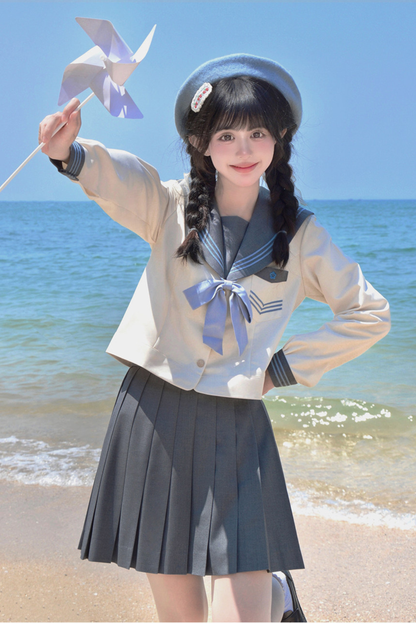 Matrosen-Oberteil + Plisseerock + Socken + Gürtel + Schleife