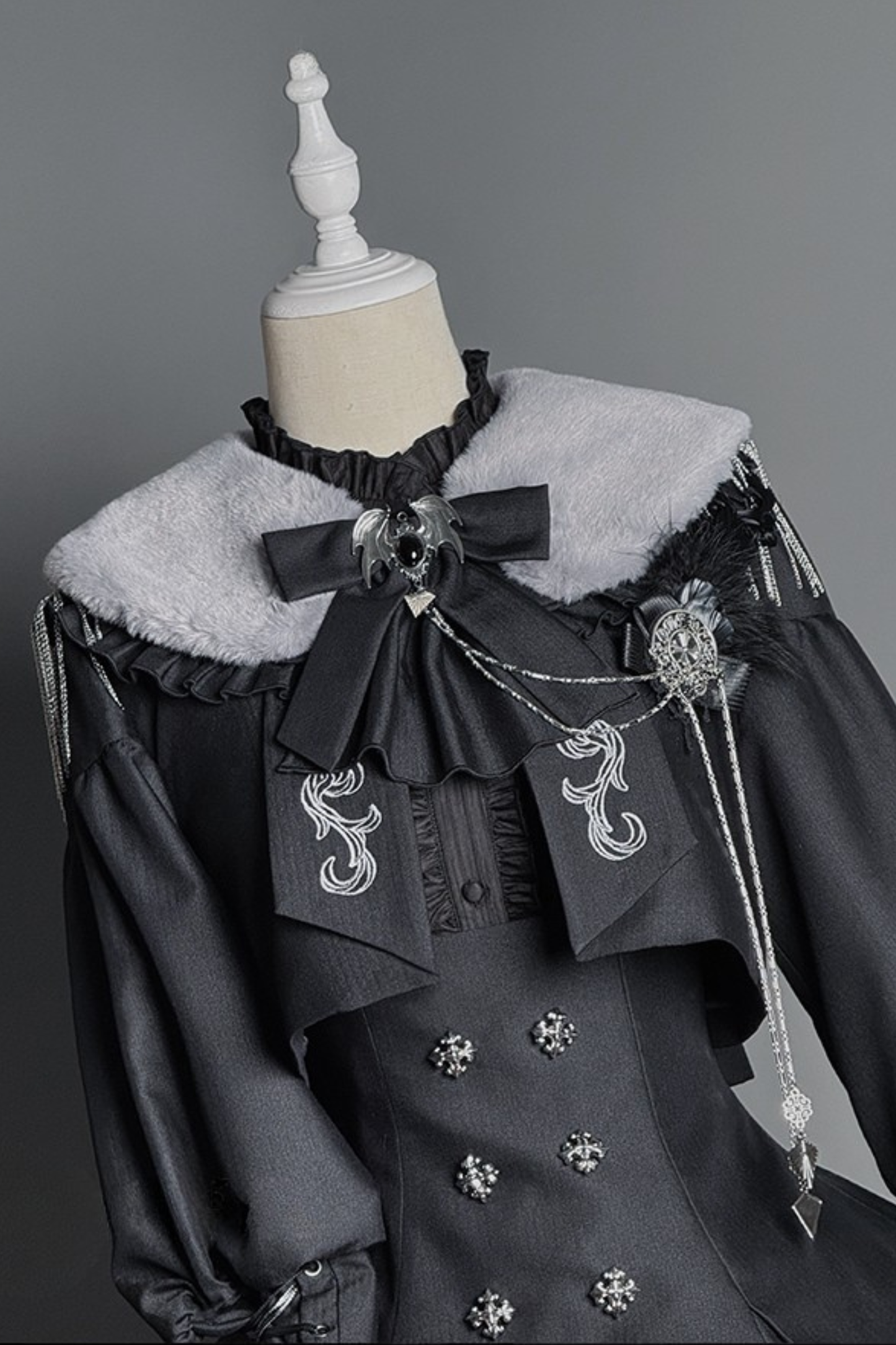 【1月8日予約締切】ダークナイトバトラーゴシックシリーズファーカラー付きショートジャケット