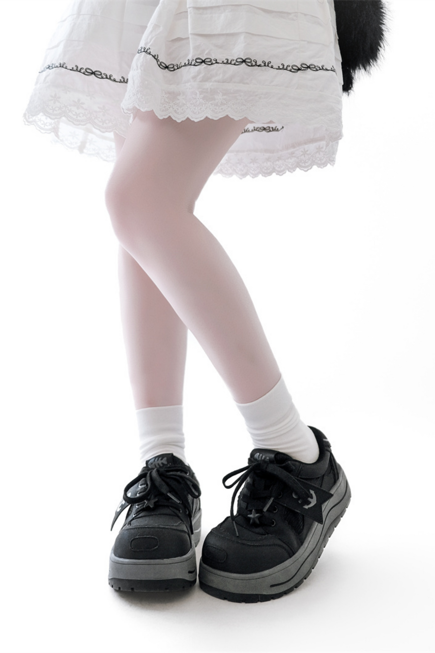 タグデザイン厚底シューズ