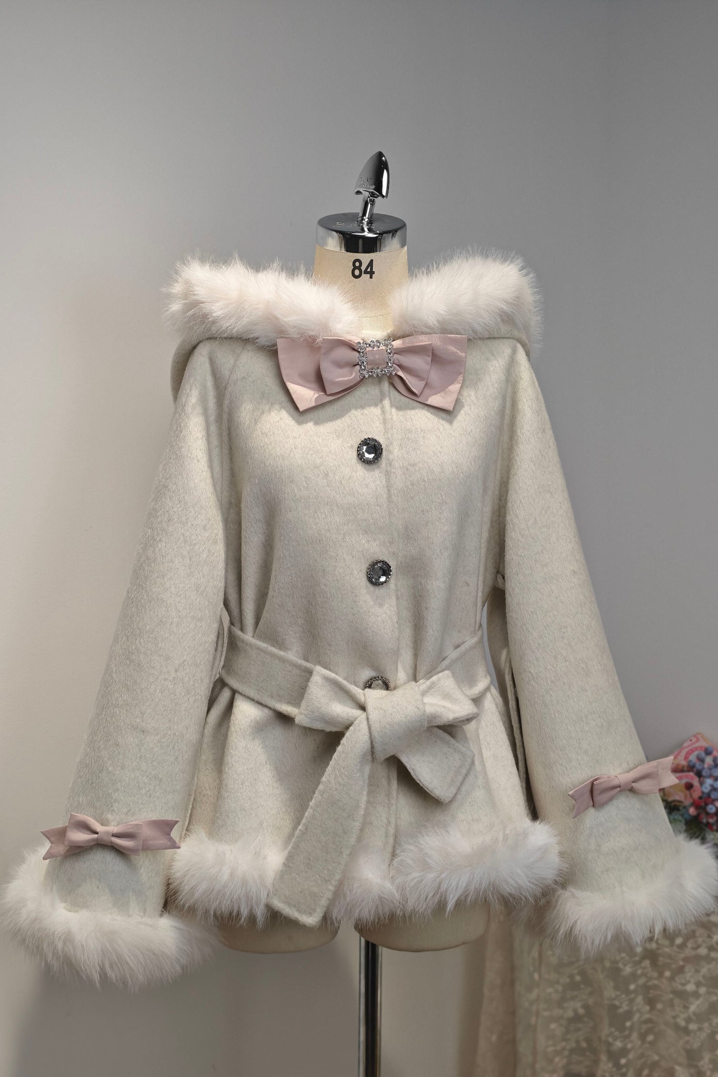 [Deadline for reservations: December 18] Bunny Ear Hoodie Fur Ribbon Cape Coat