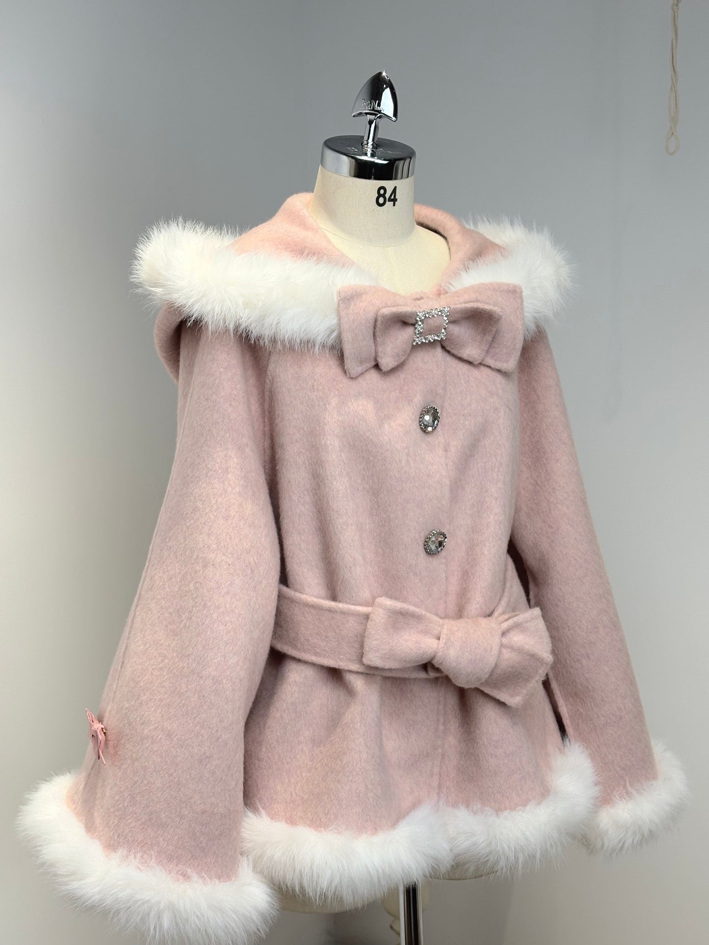 [Deadline for reservations: December 18] Bunny Ear Hoodie Fur Ribbon Cape Coat