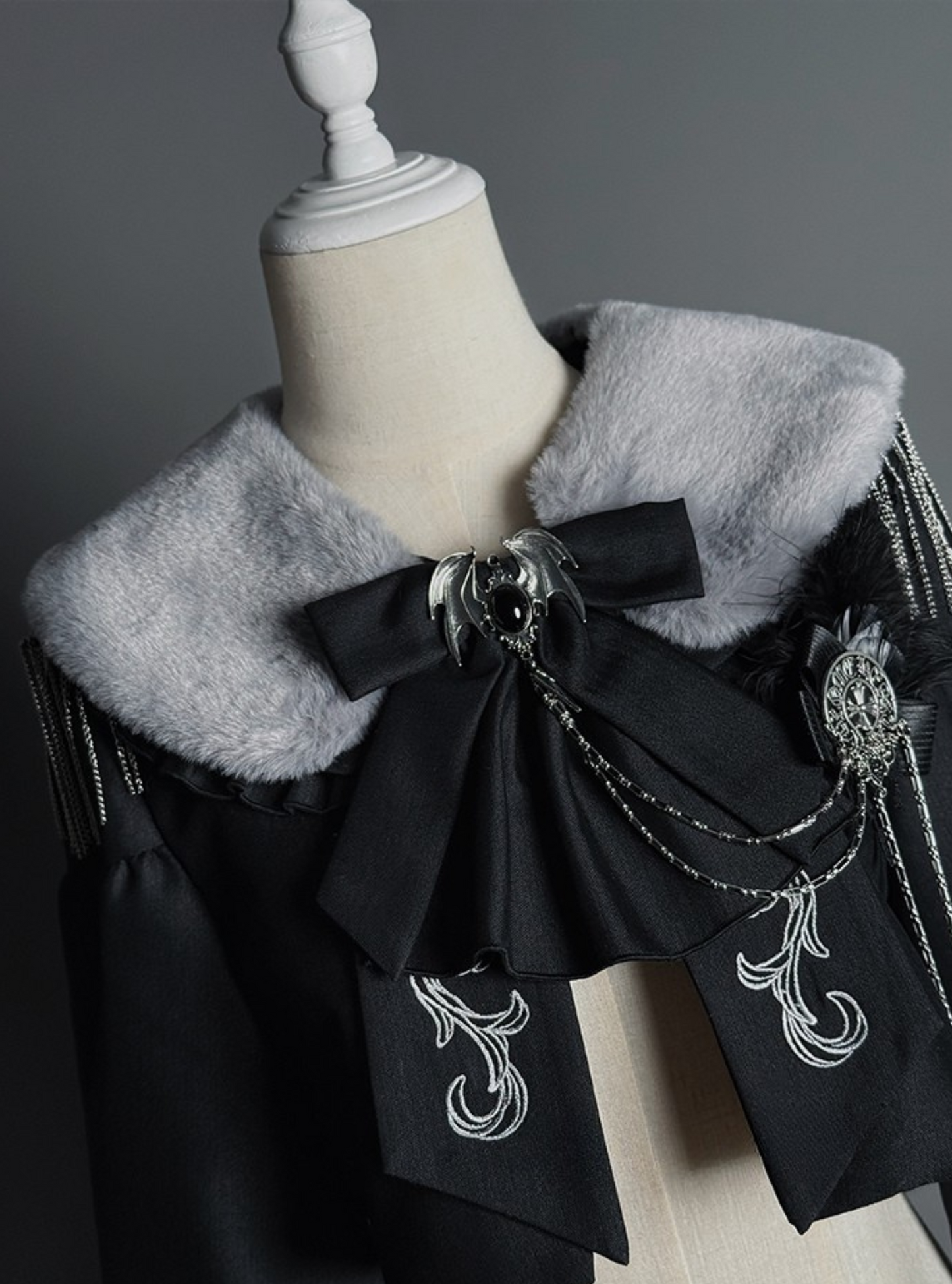 【1月8日予約締切】ダークナイトバトラーゴシックシリーズファーカラー付きショートジャケット