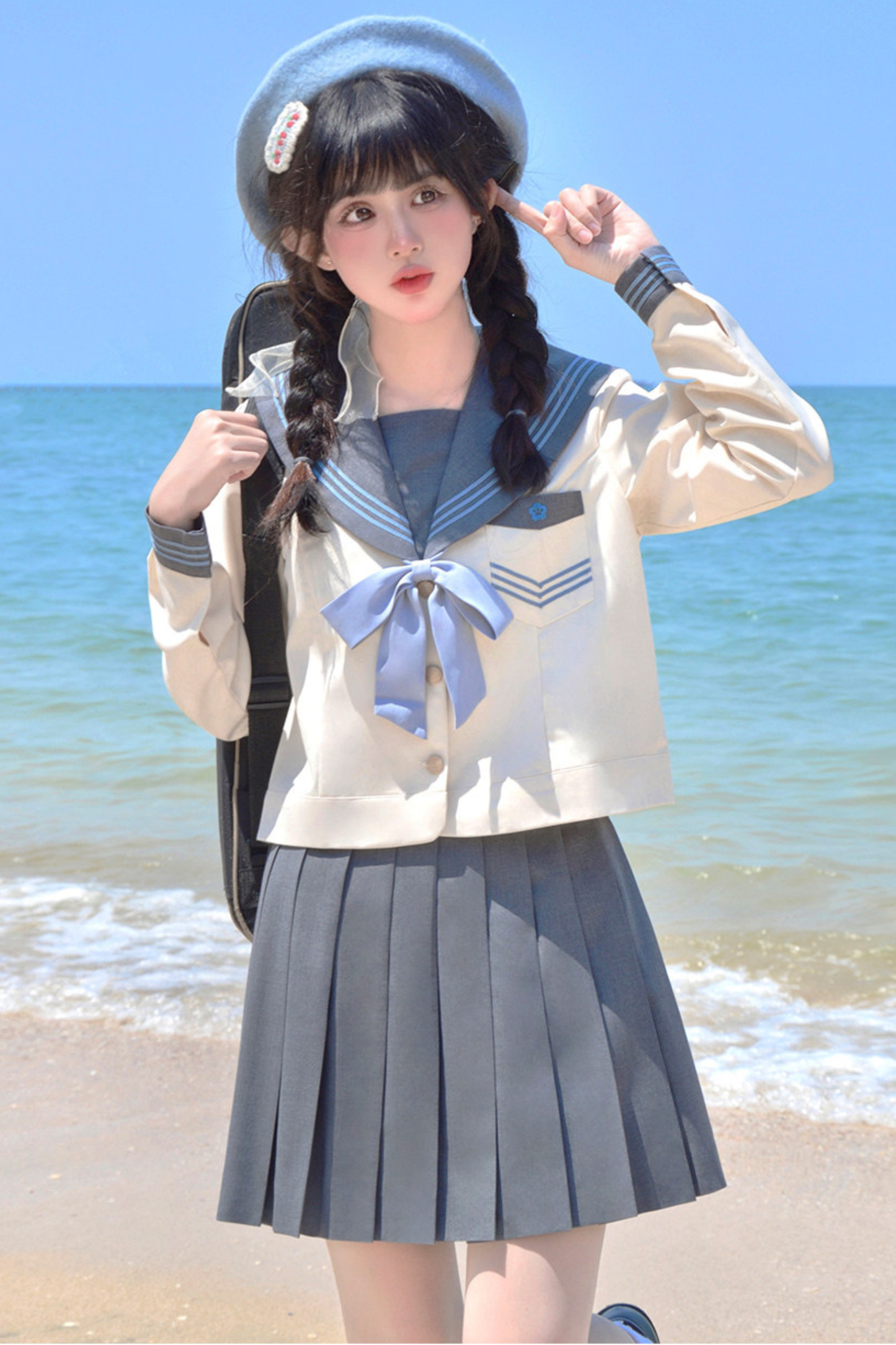 Matrosen-Oberteil + Plisseerock + Socken + Gürtel + Schleife