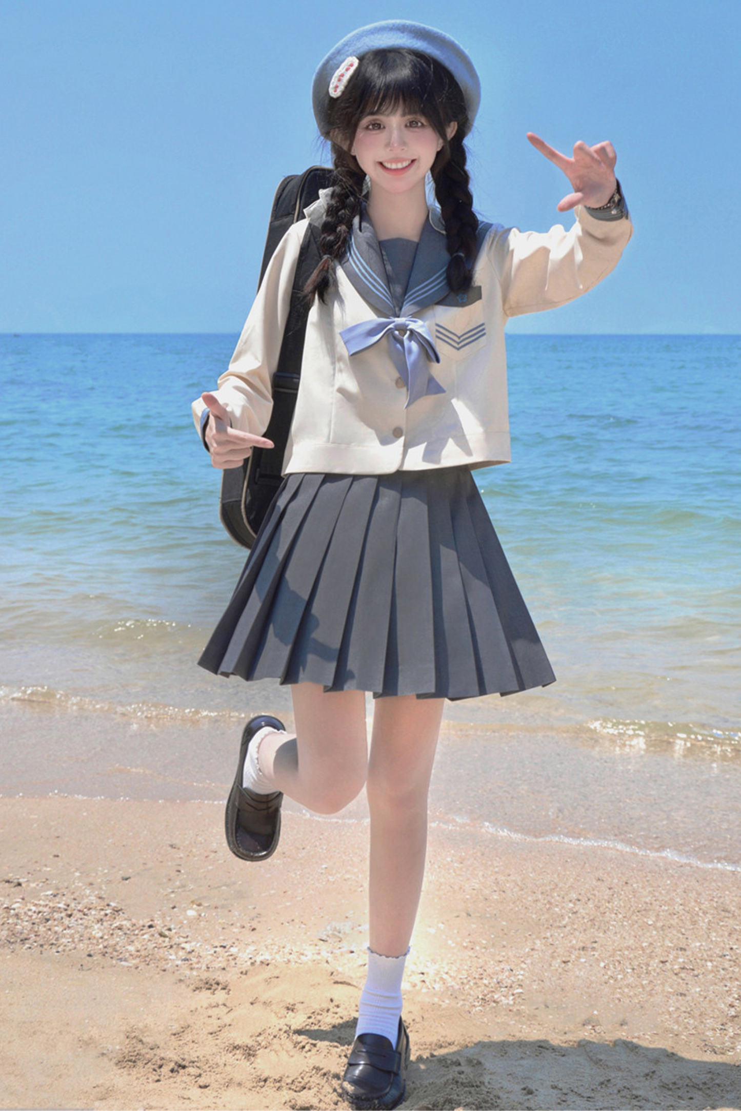 Matrosen-Oberteil + Plisseerock + Socken + Gürtel + Schleife