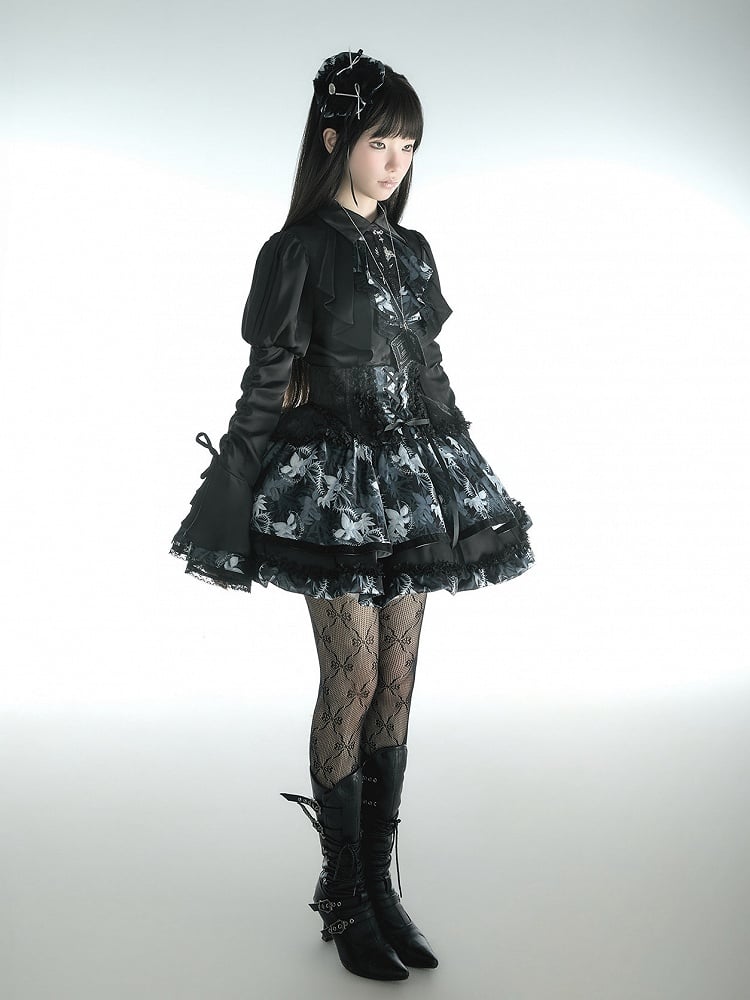 [Précommande jusqu'au 13 mai] Chemise à volants noire à fleurs gothique Bone Iris + jupe corset + accessoires