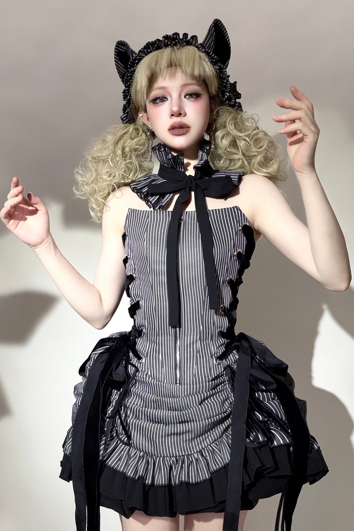 [Vorbestellschluss: 8. August] Gothic-Lolita Dark-Cat gestreifte kurze Rüschenjacke+Korsett-Bustier+hochziehbare kurze Rüschenshorts