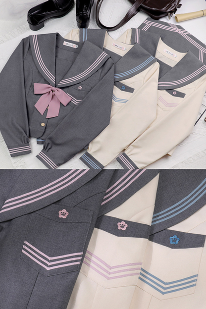 Matrosen-Oberteil + Plisseerock + Socken + Gürtel + Schleife