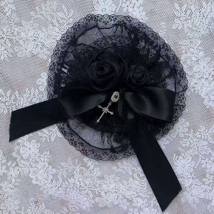 [Reservierungsschluss am 15. Juli] Schwarzes Gothic-Tüllkleid im Lagenlook mit Schmuckschleife + Rosenkreuz-Haarspange + Handgelenkmanschetten