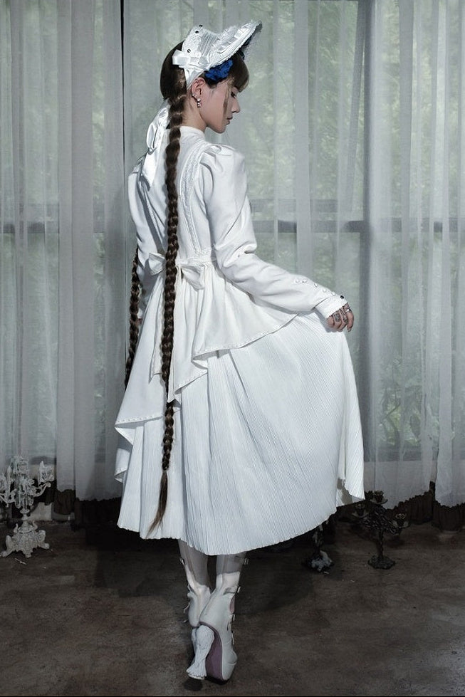 [Reservierungsschluss 14. Oktober] Schwarz/weißes Gothic-Lolita-Langkleid mit Schmetterlingsschleife, Stehkragen und asymmetrischen Lagen
