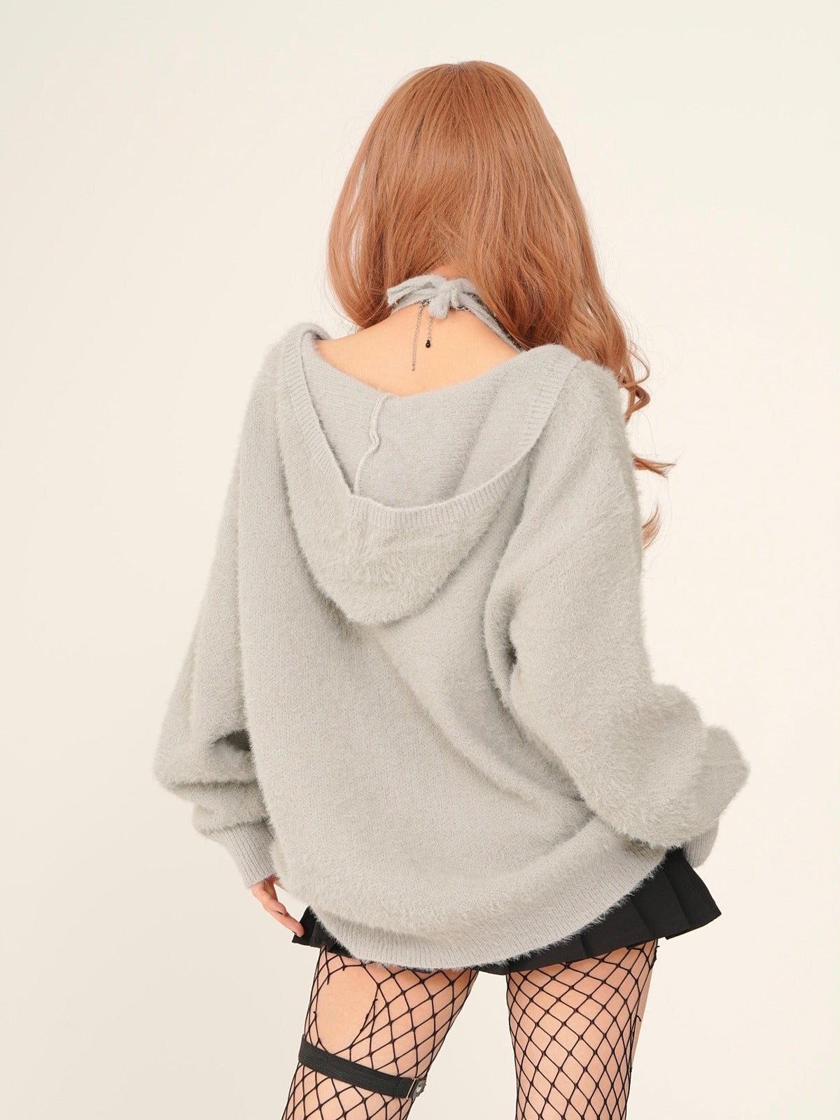 Halter-neck knit camisole + hoodie V-neck letter fur knit