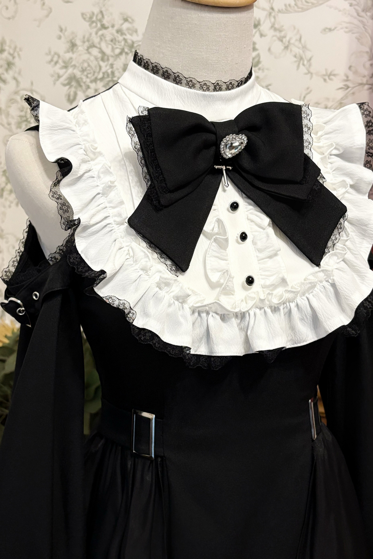 Subculture Dark Lace Off-the-shoulder Dress