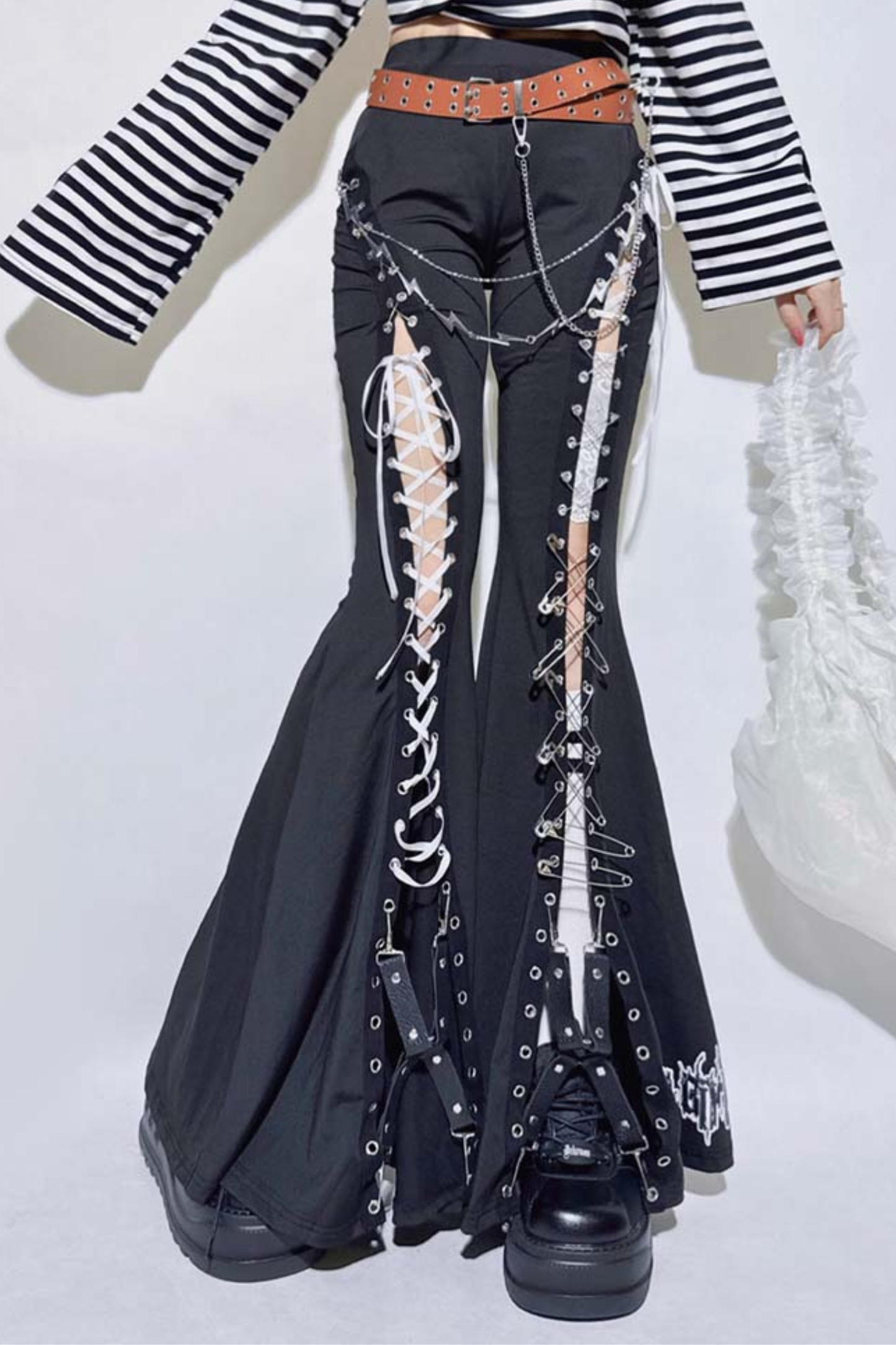 ストラップカットアウトフレアパンツ+ベルト