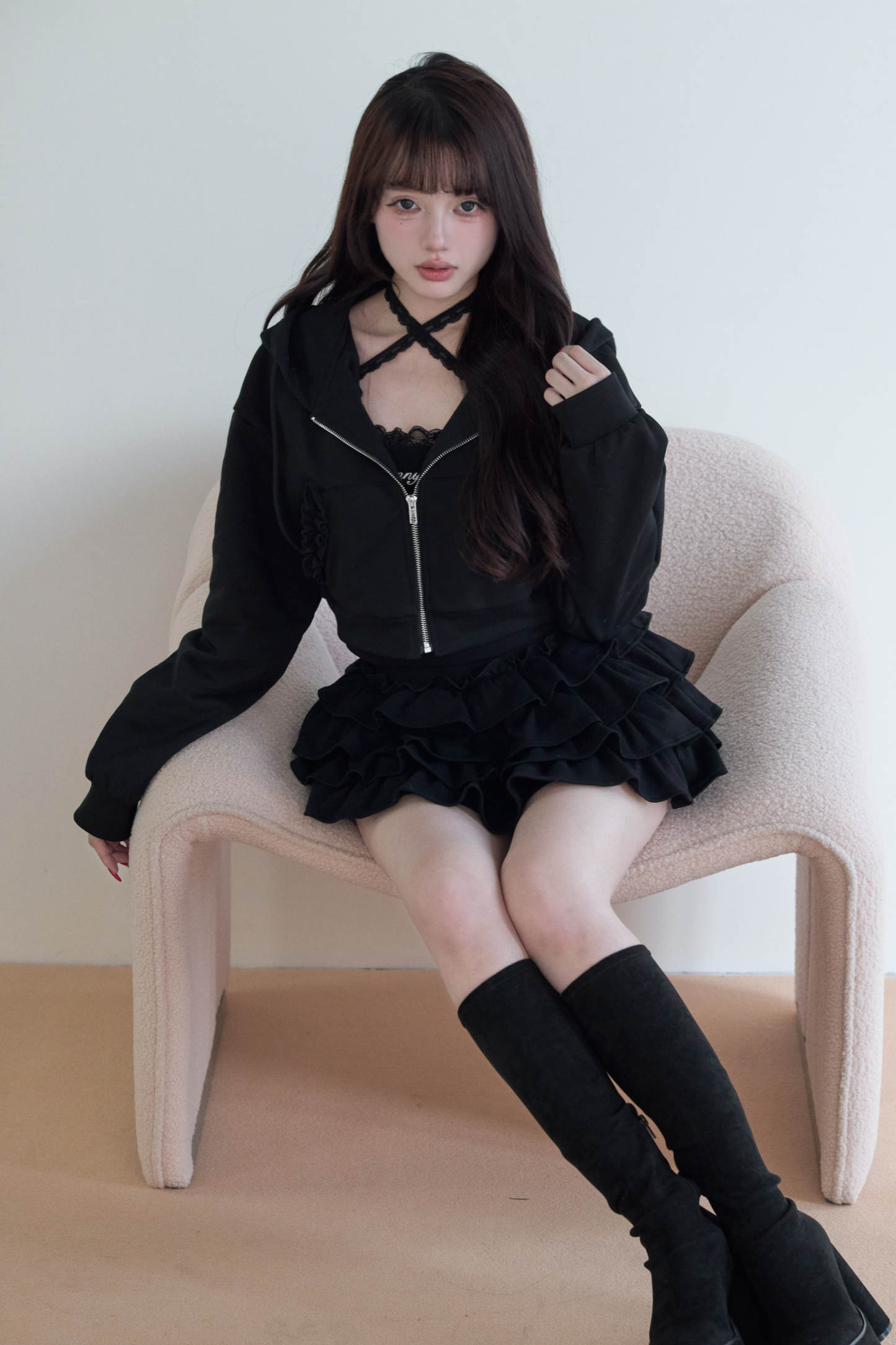 Hooded hoodie + camisole + ruffled skirt