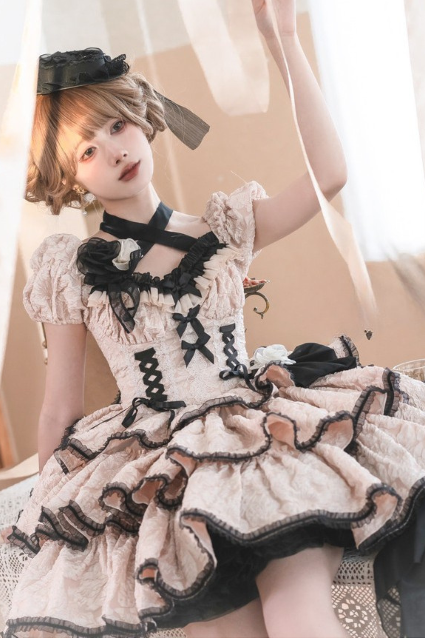 スイートダークレースアップロリータドレス