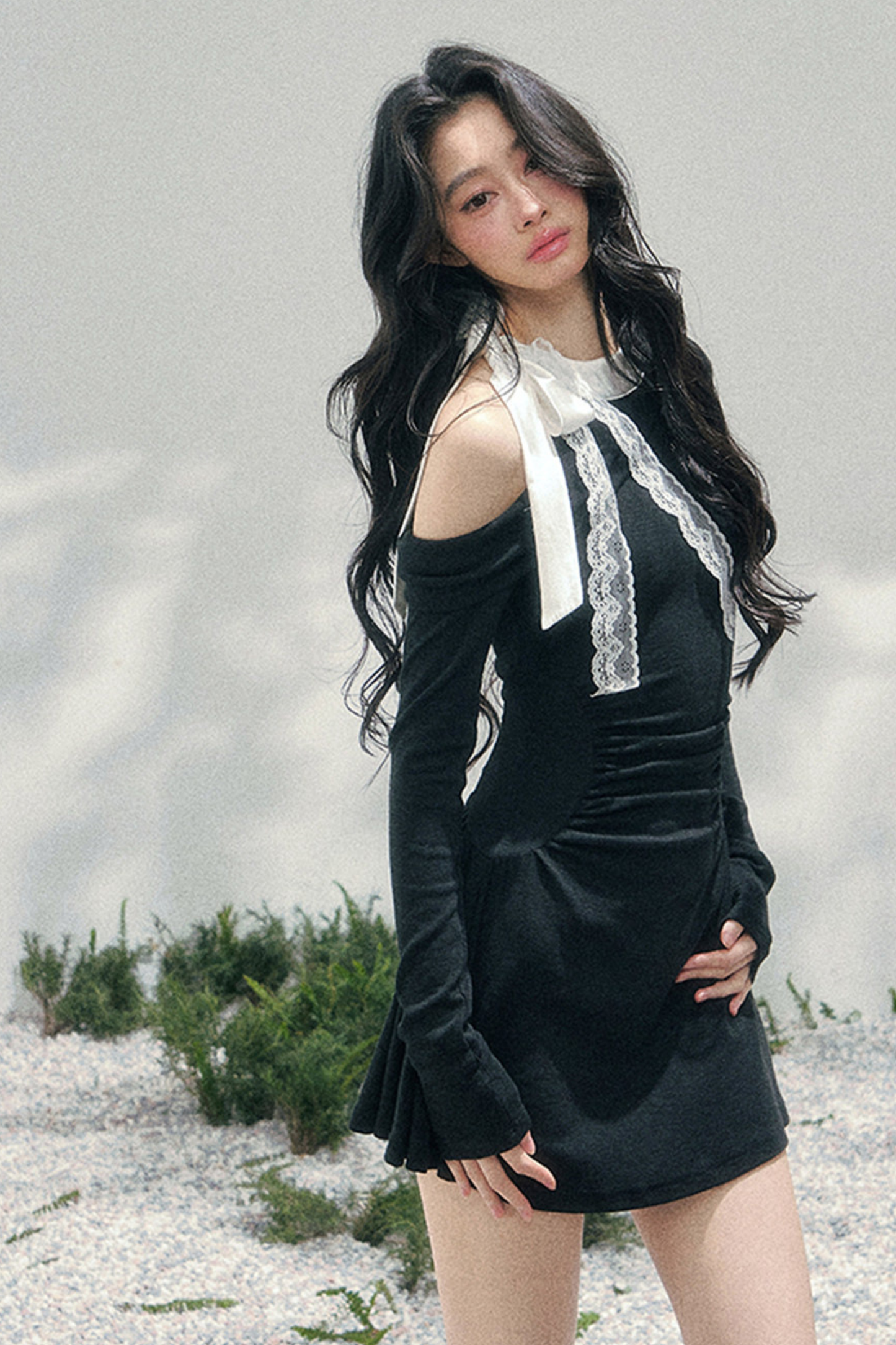 フレンチレースオフショルダードレス