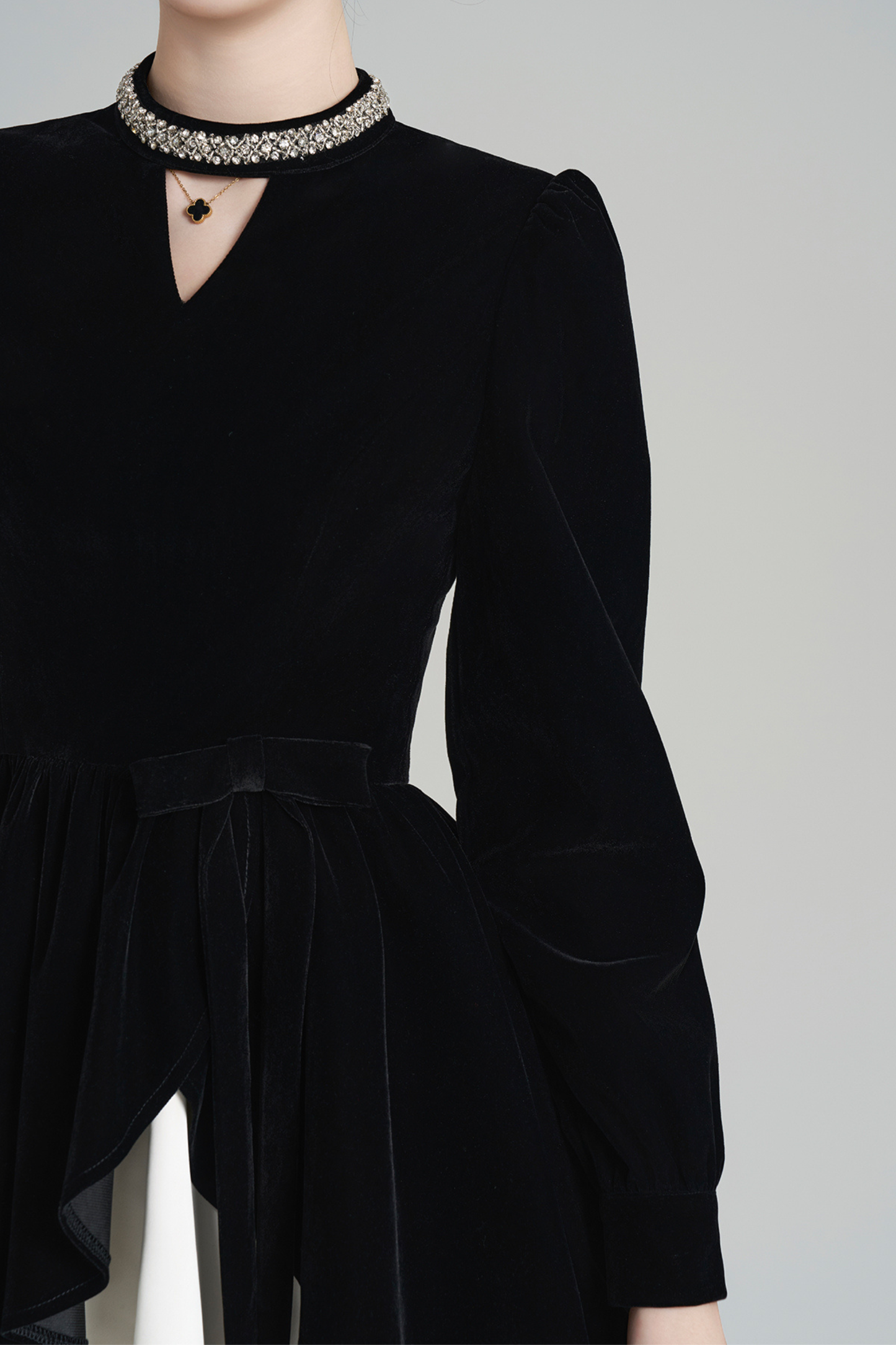 フレンチブラックベルベットラフルドレス