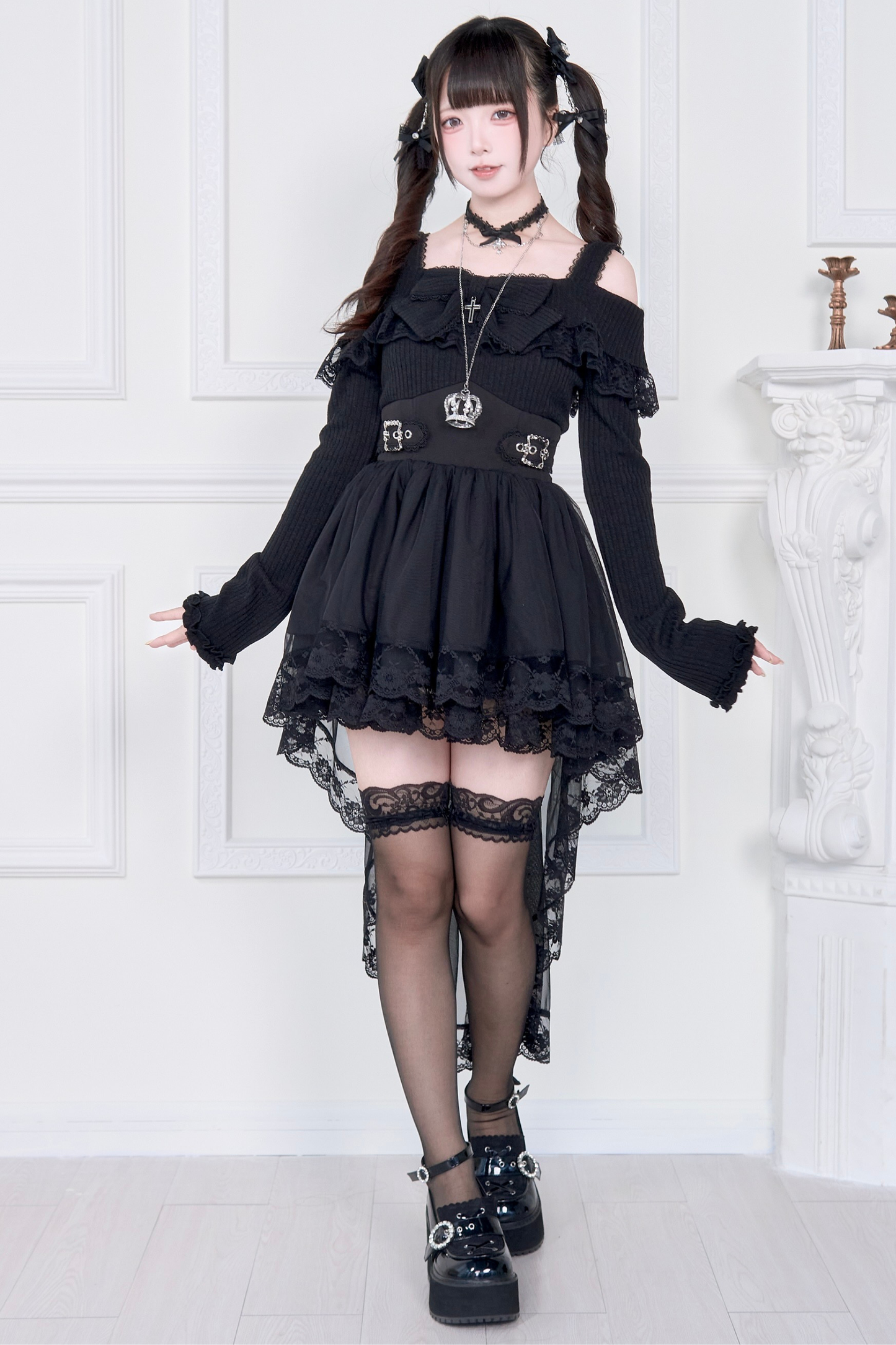 Off-Shoulder Mine Lace Dress