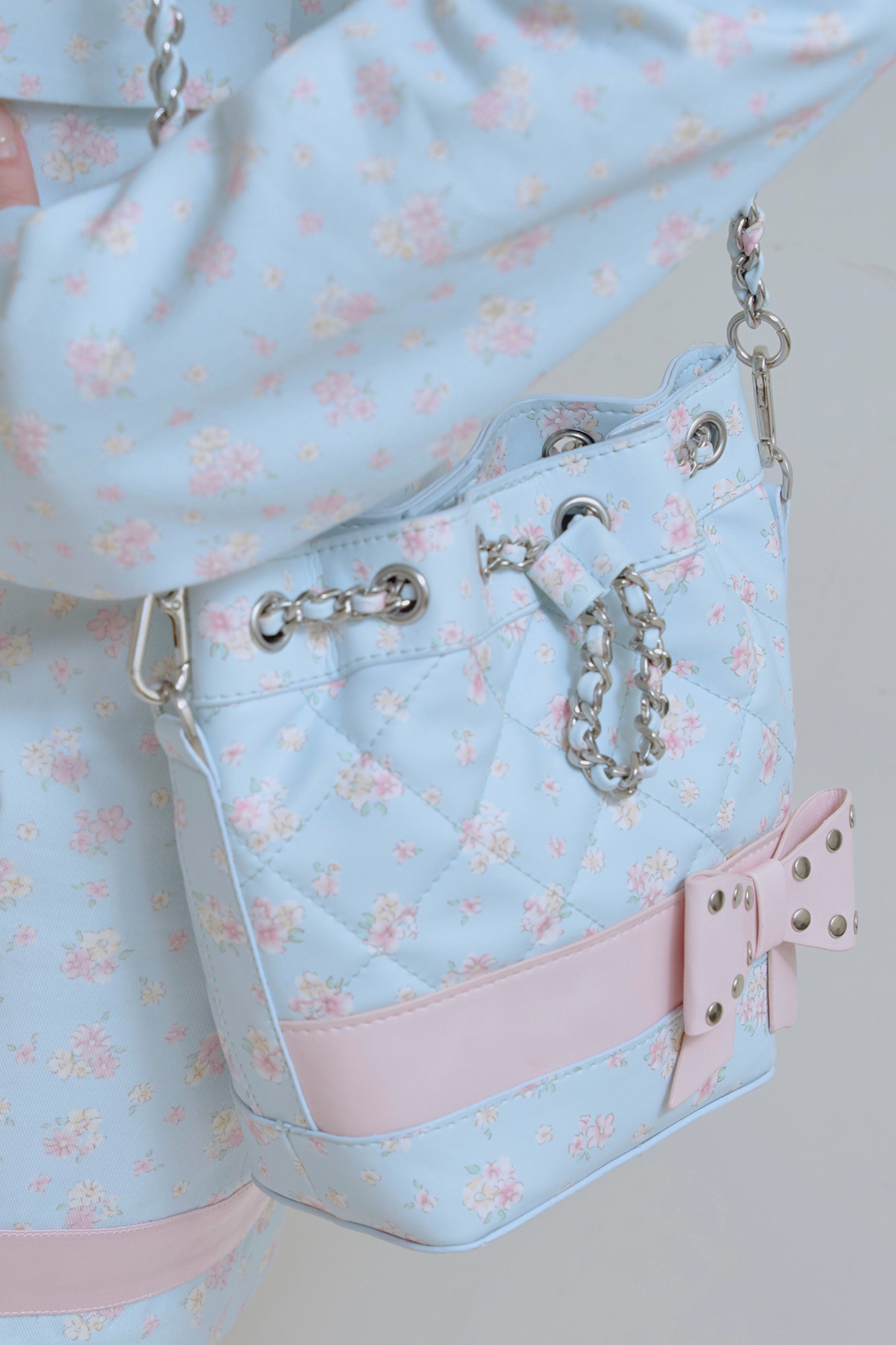 フローラルフラワーキルティングチェーンバケットバッグ