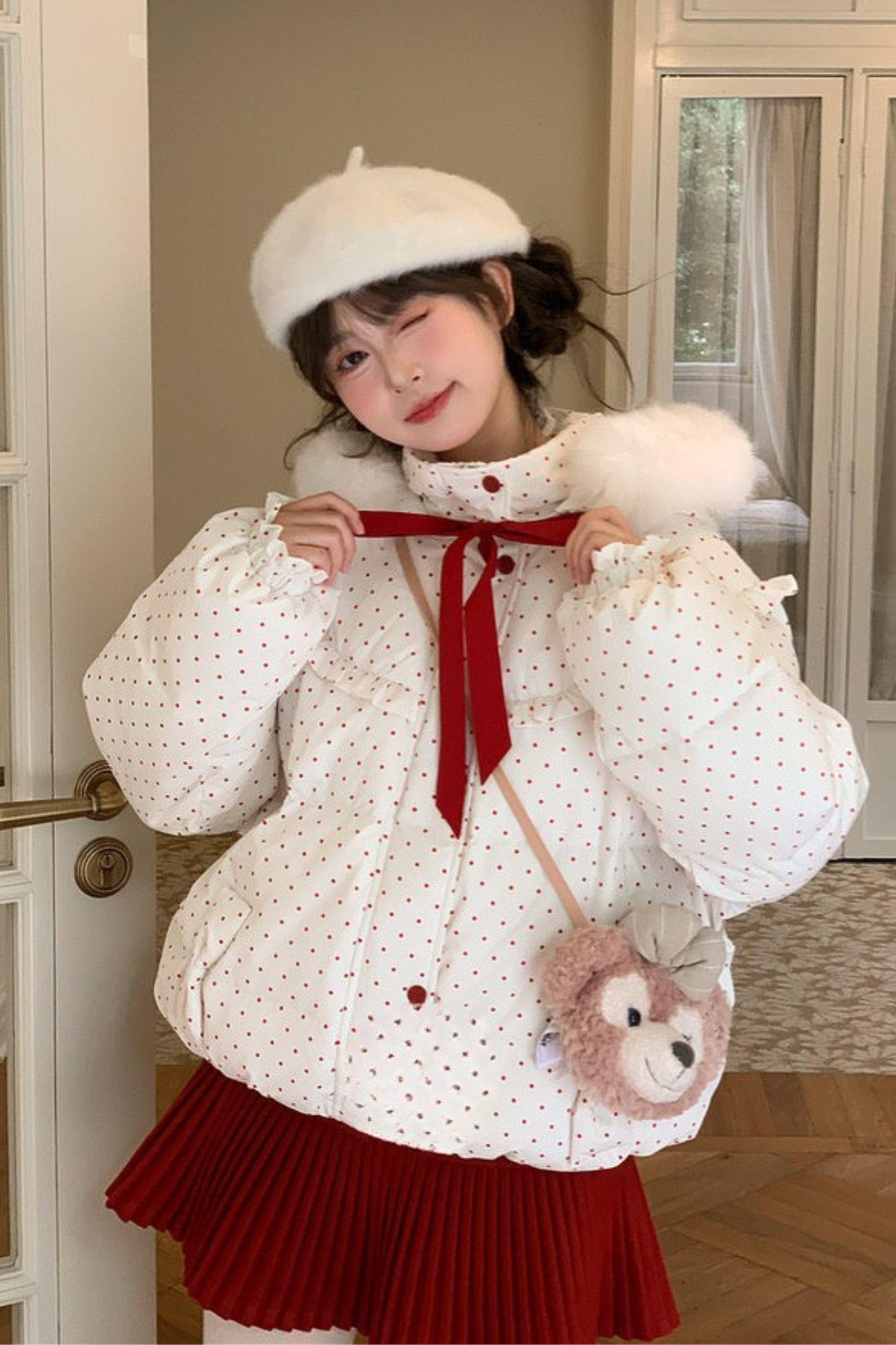 レッドドットリボンフードダウンジャケット