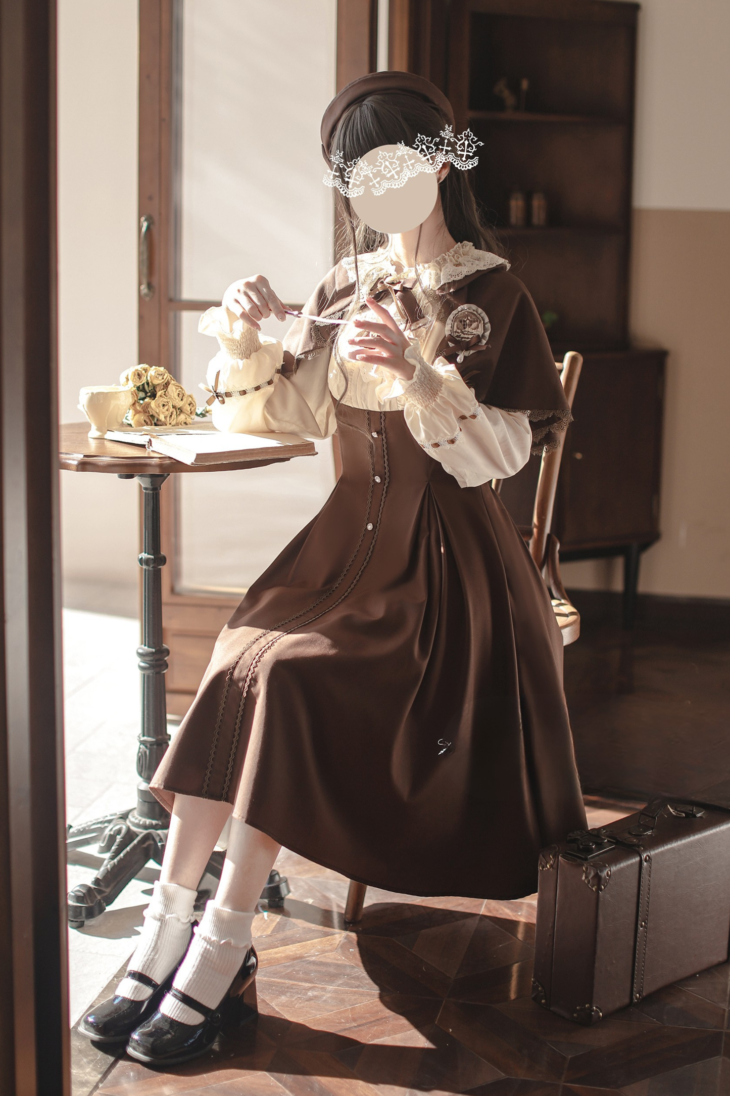 フレンチブラウンヴィンテージロリータドレス+ケープ+ベレー帽+バッジ