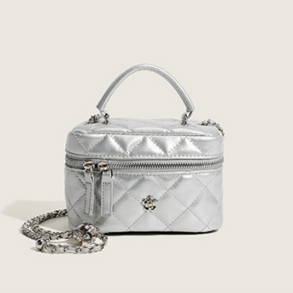 Novelty with purchase of 20,000 yen or more] Quilted shoulder bag