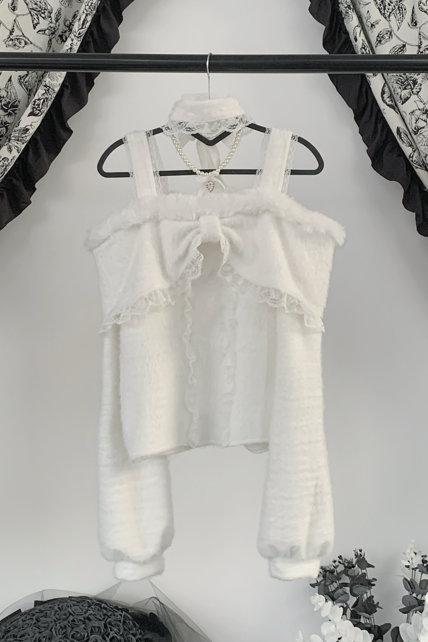 レースリボンオフショルダートップス