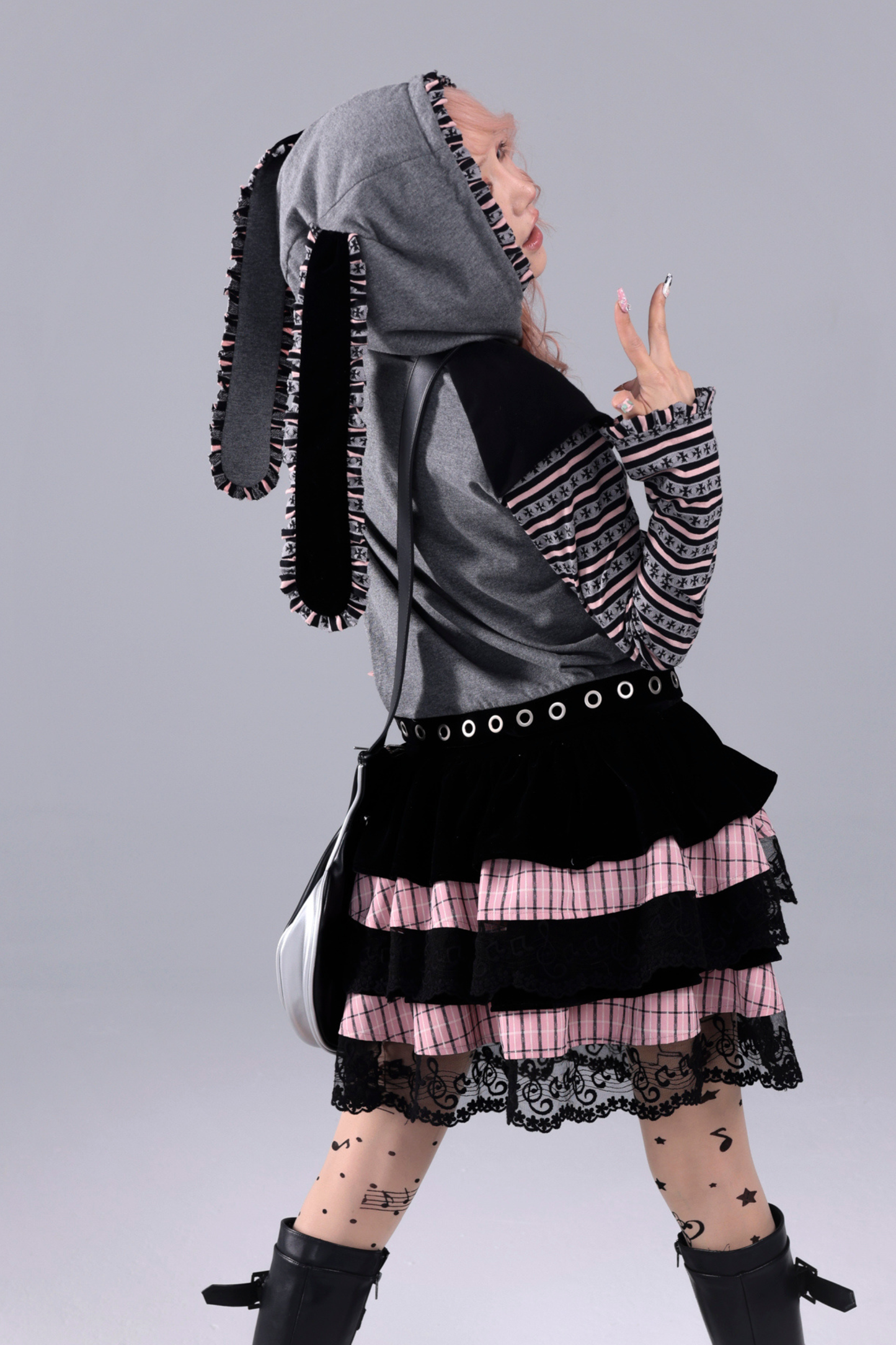 ラビットイヤーフードパンクパーカー