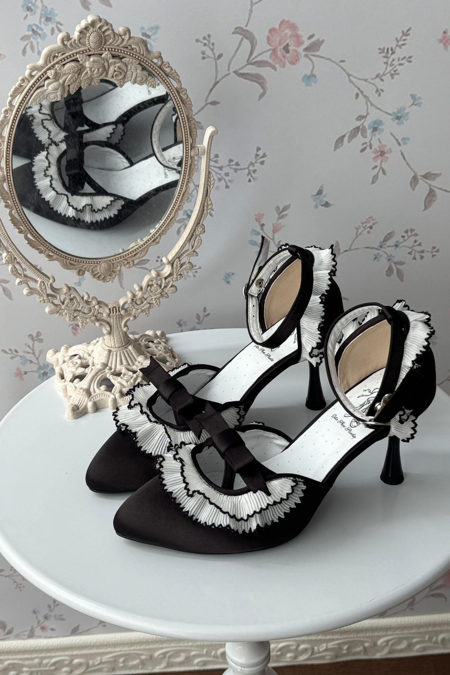 エレガントポインテッドトウロリータシューズ