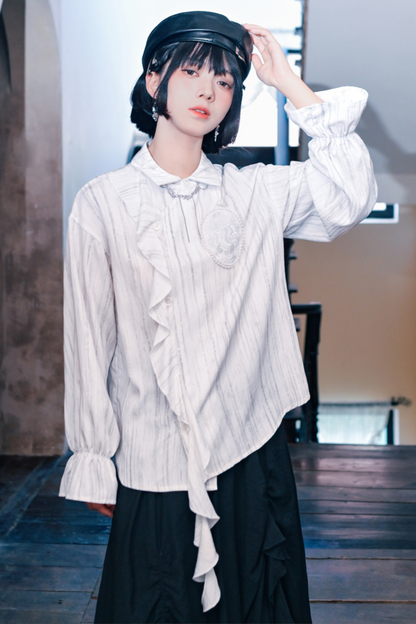 Spliced streamer white shirt