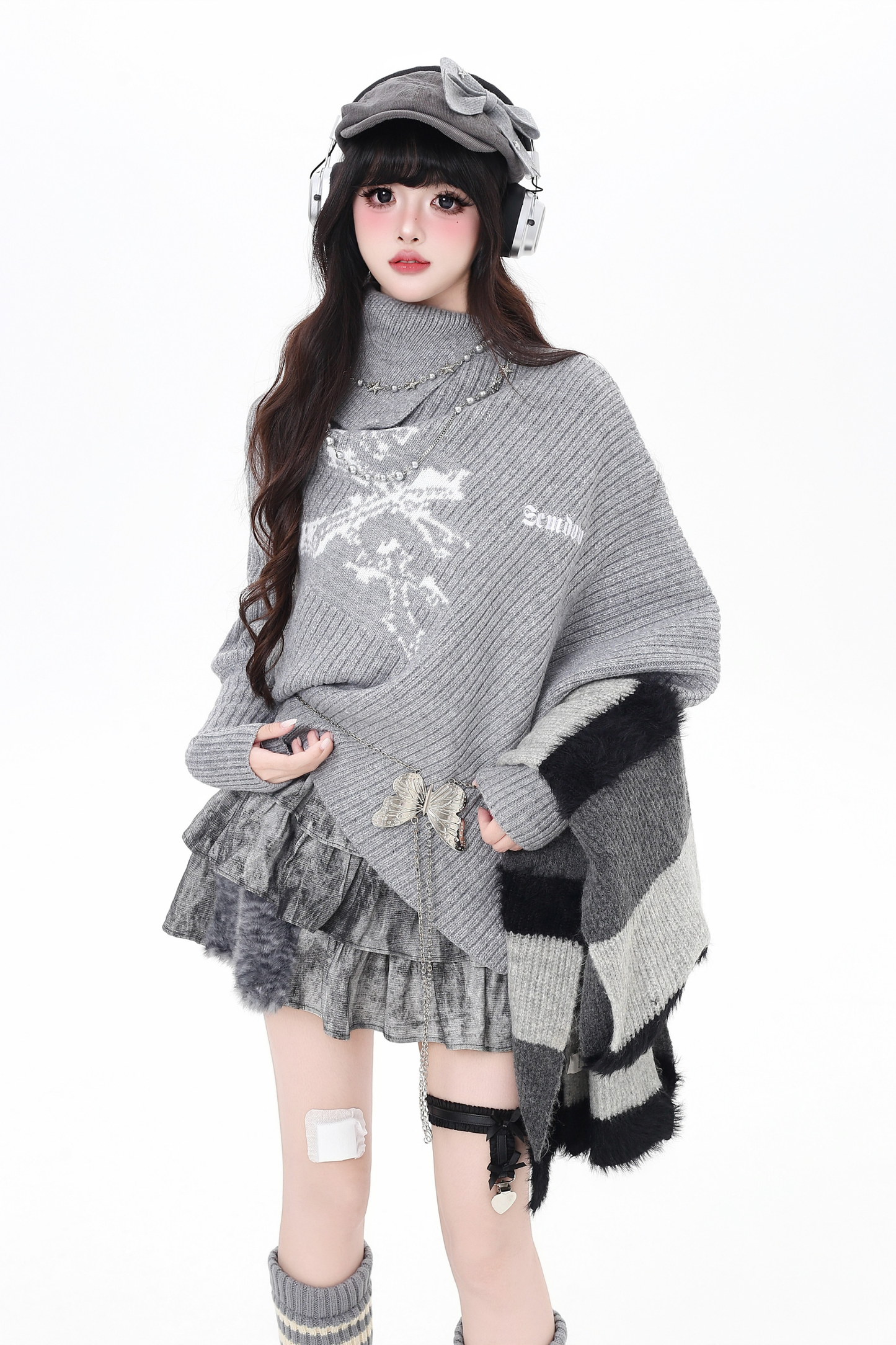 タートルネックルーズニット