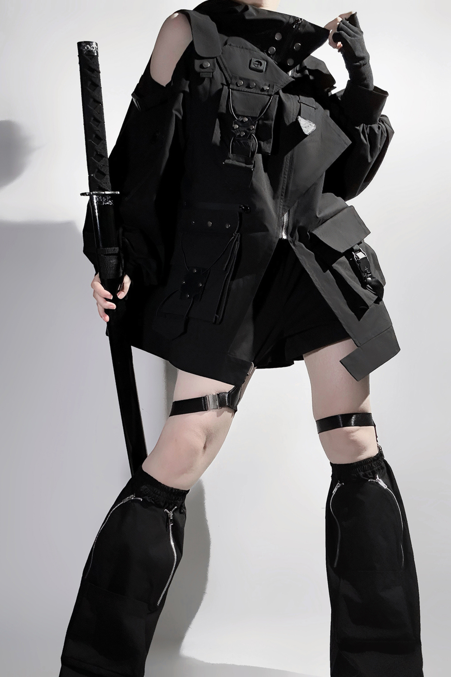 ダークフードジャケット+ショートパンツ+レッグカバー