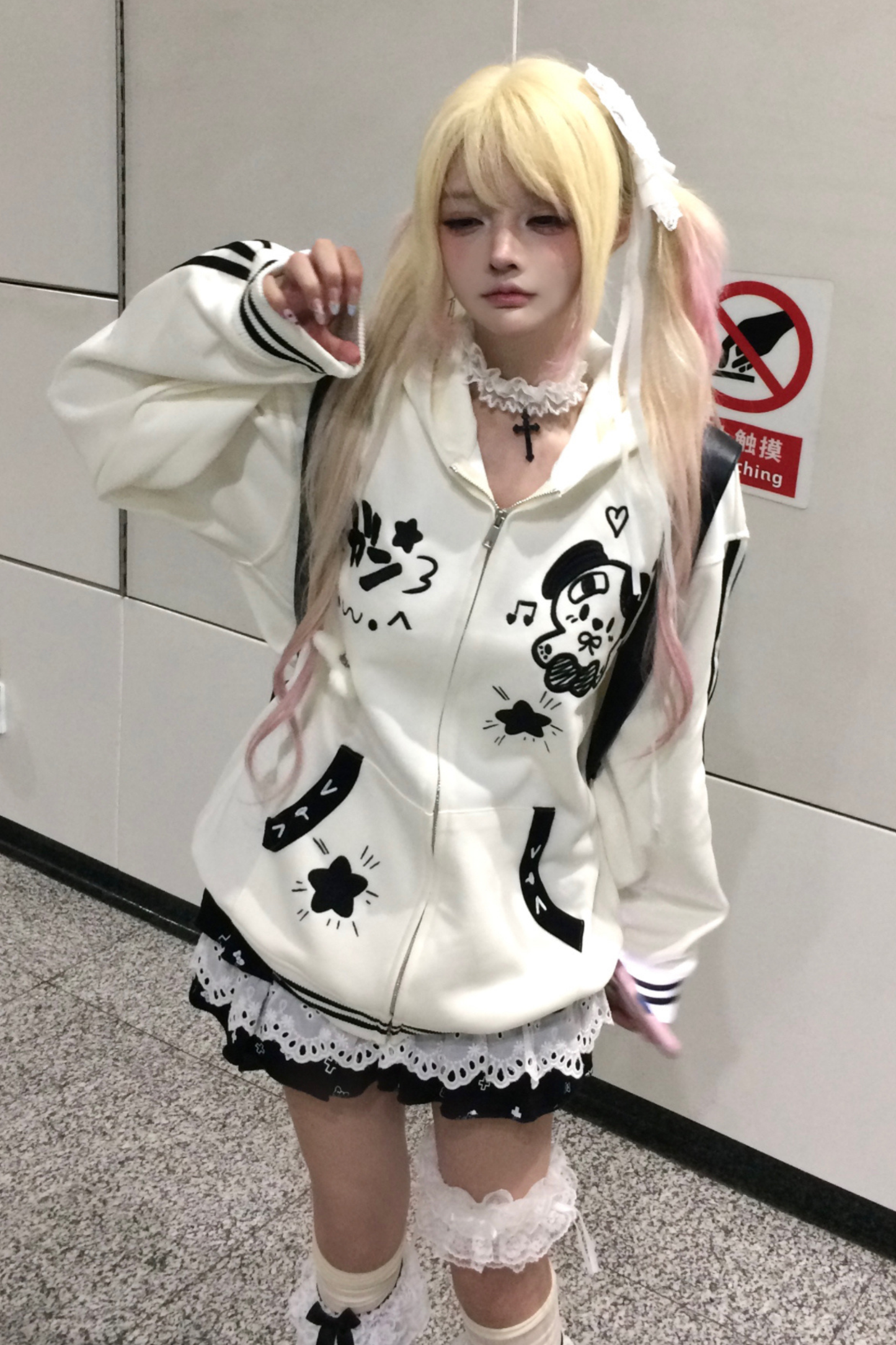 アニメイラストルーズフードパーカー