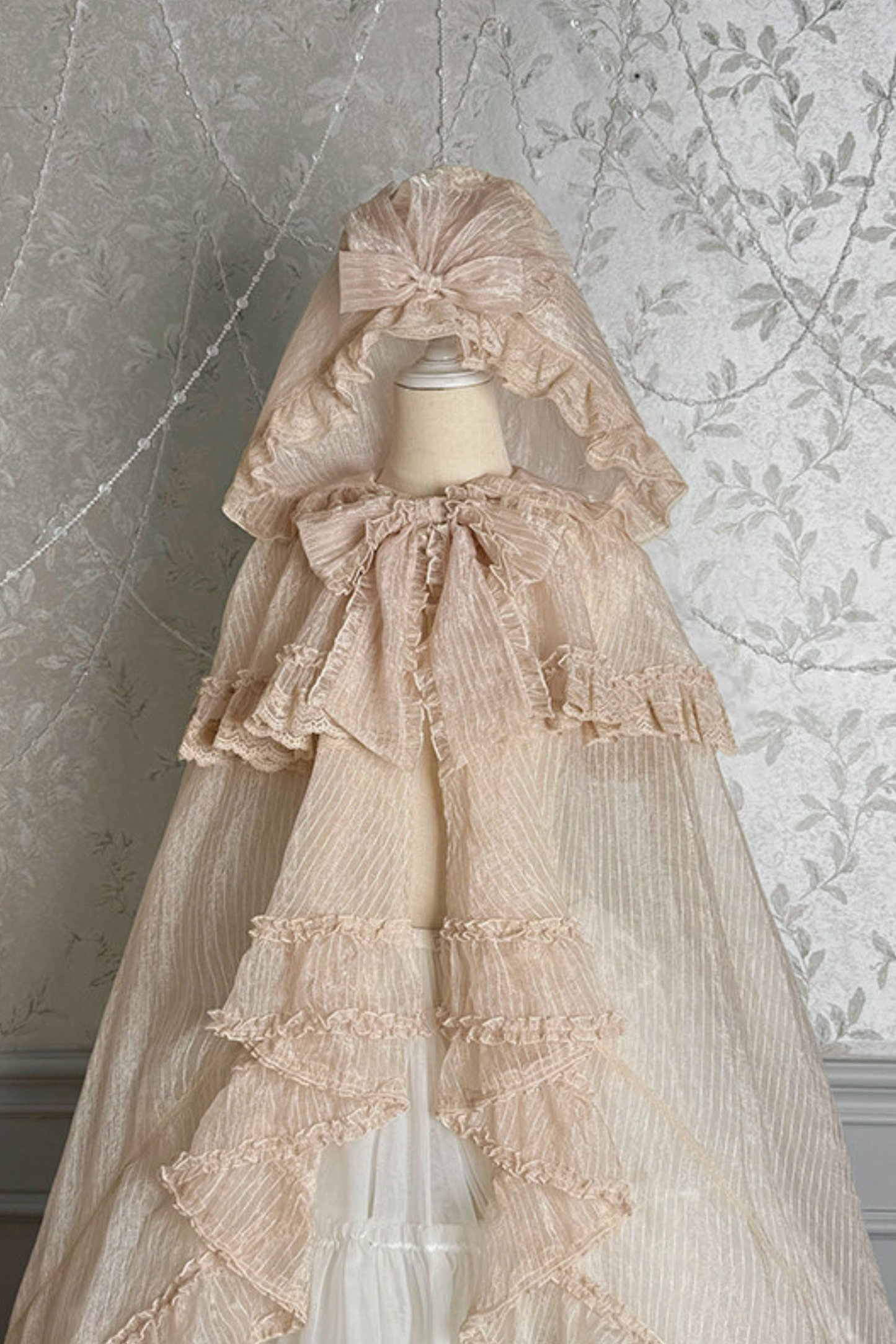 【4月3日予約締切】ファンタジーシアーフードロリータケープ