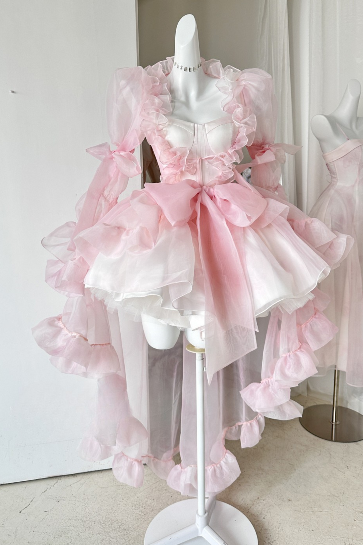 ライクハートローゼルフラワースピリットアローントレイリングコート