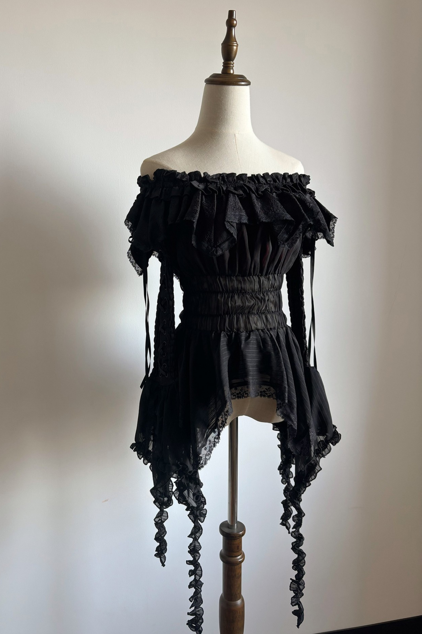[Deadline for reservations: December 26th] witch's condition Gothic Lolita Off-Shoulder Top + Skirt + Full Set