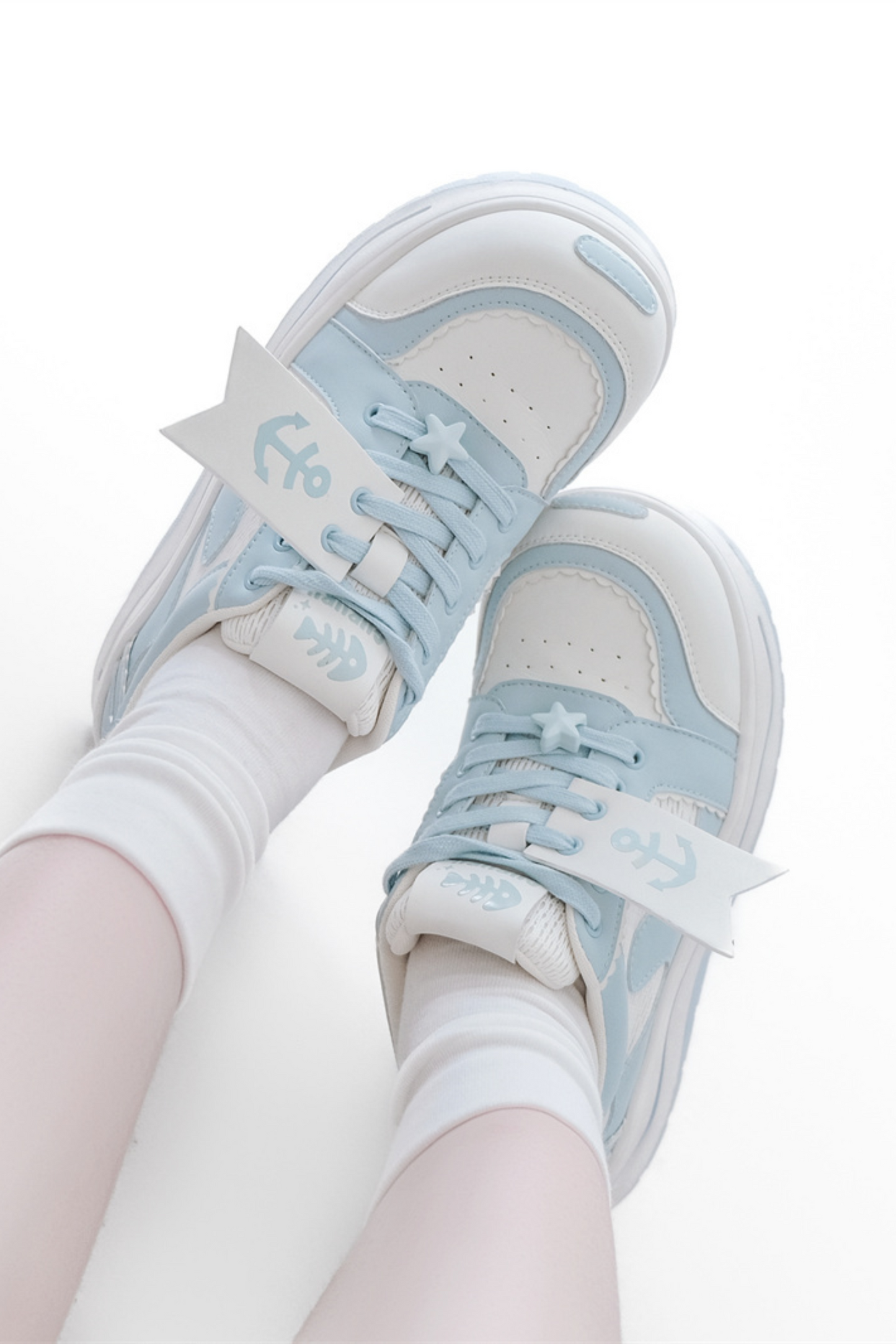 タグデザイン厚底シューズ