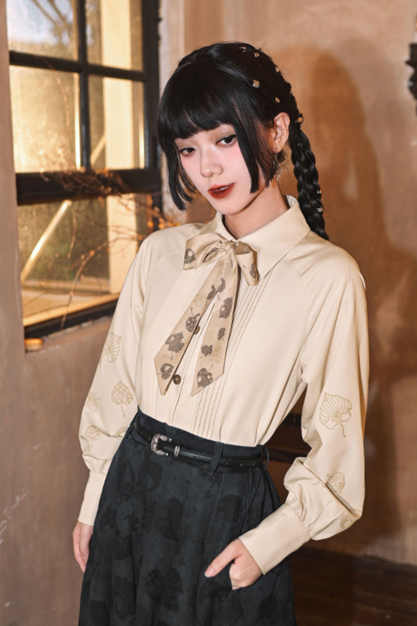 China Organ Pleated Print Scarf Shirt