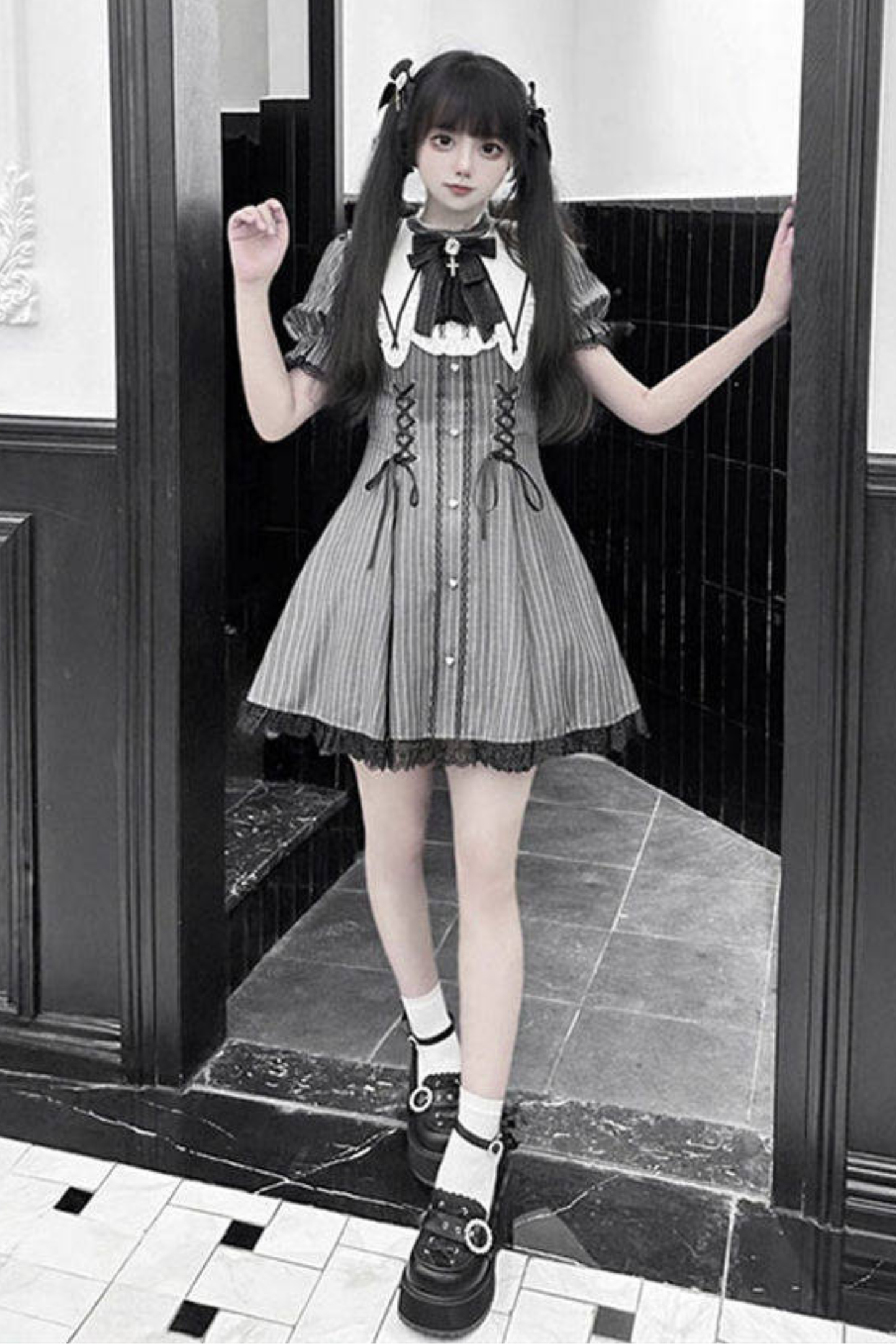 Dark Kawaii Schnür-Streifenkleid